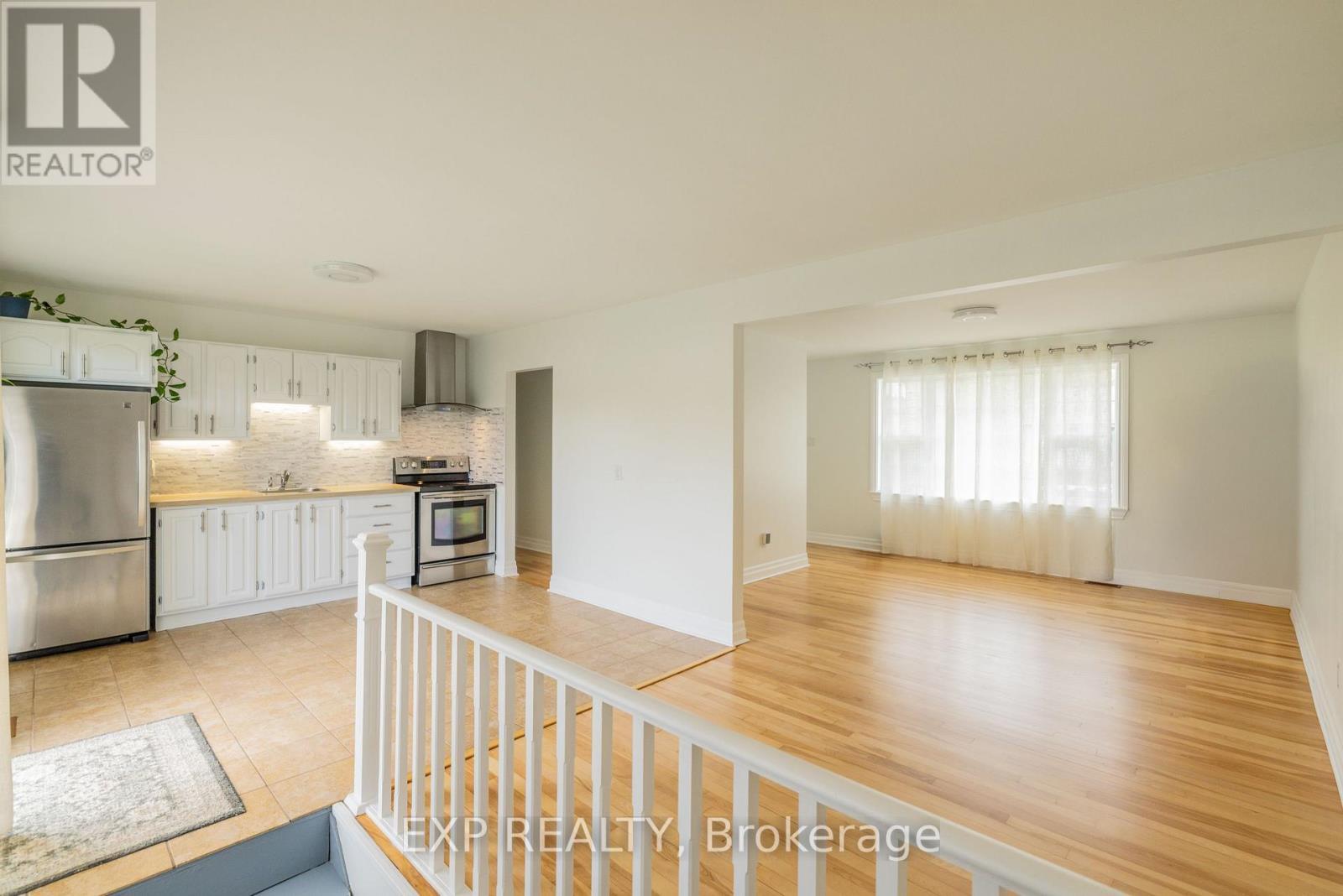 












1954 ROSEBELLA AVENUE

,
Ottawa,




Ontario
K1T1G7

