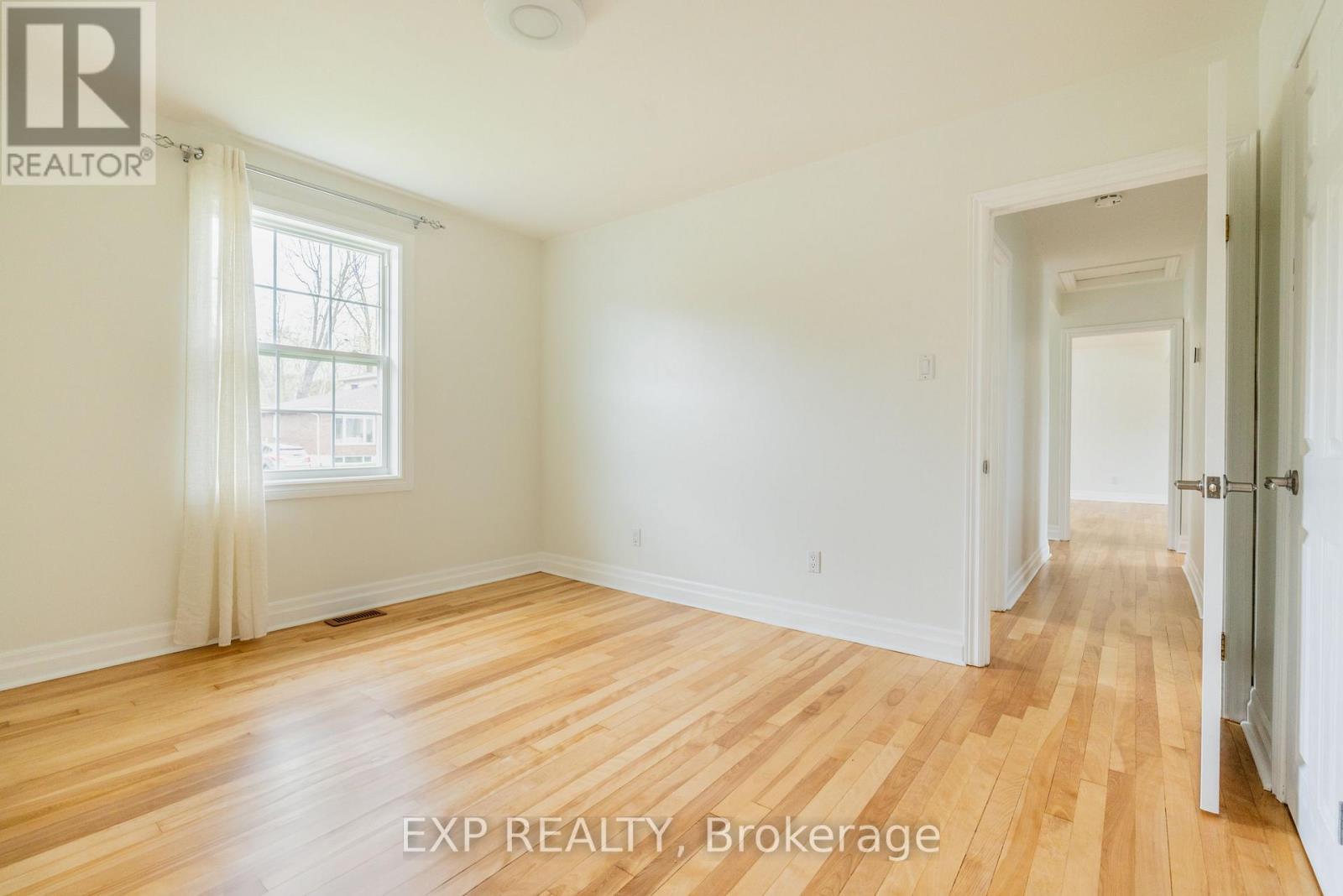 












1954 ROSEBELLA AVENUE

,
Ottawa,




Ontario
K1T1G7

