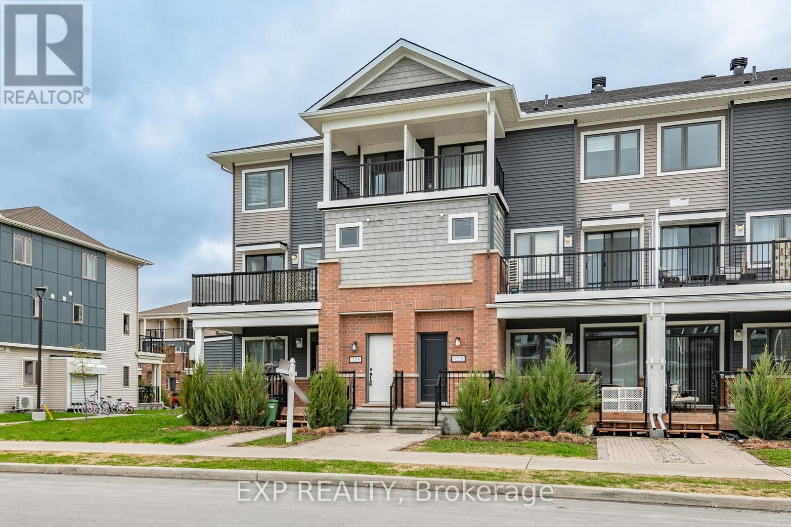 












723 ROUNCEY ROAD

,
Ottawa,




Ontario
K2V0S2

