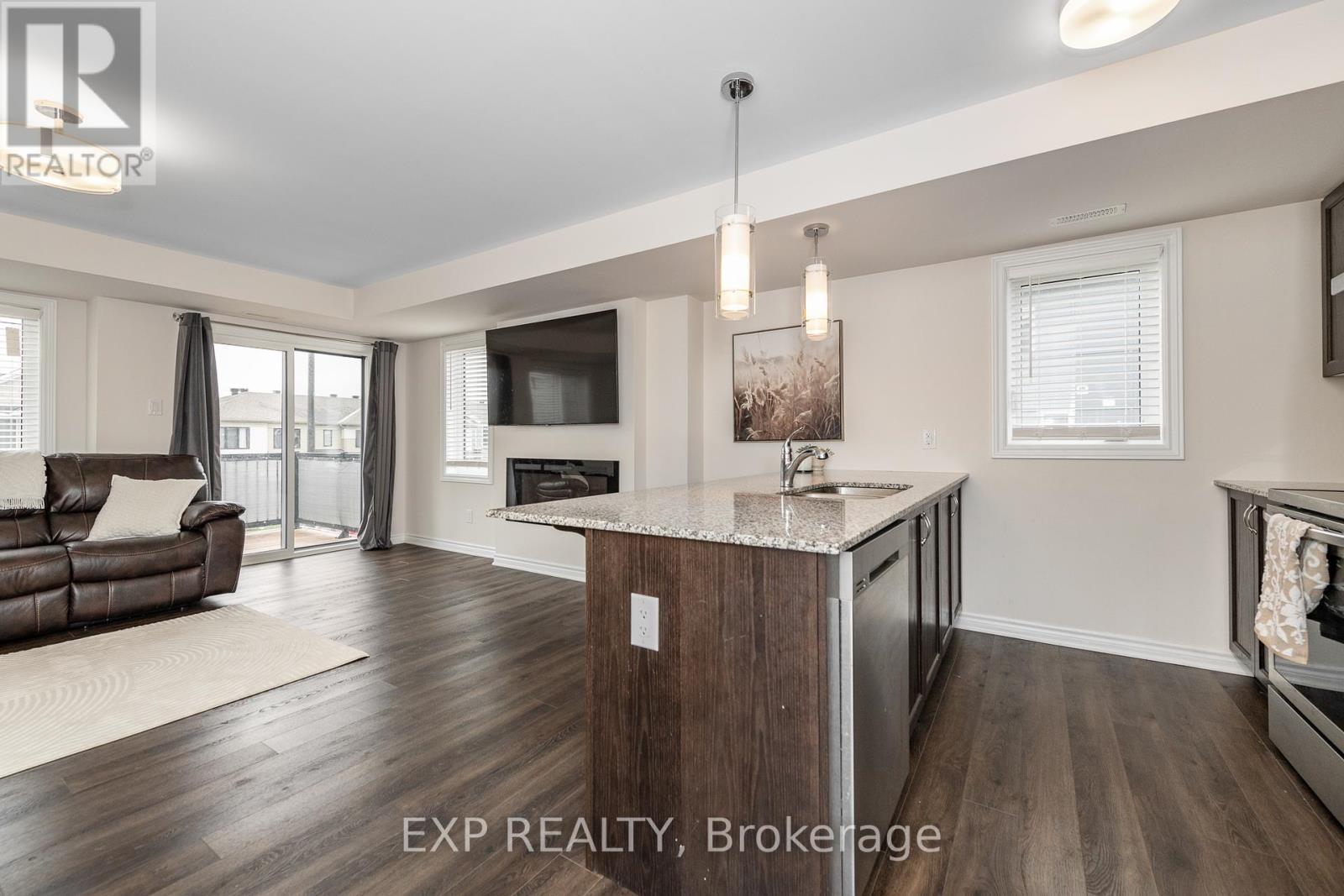 












723 ROUNCEY ROAD

,
Ottawa,




Ontario
K2V0S2

