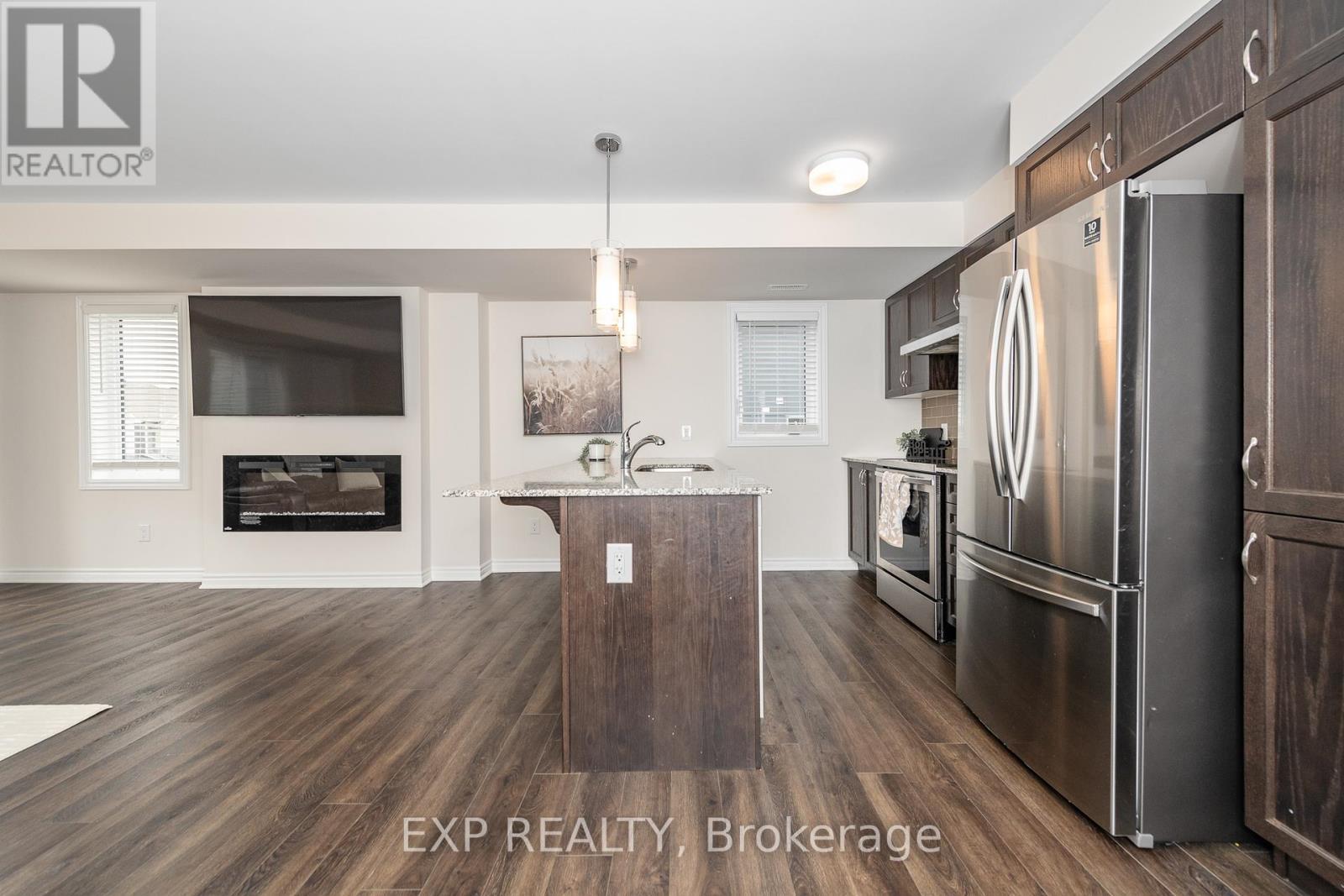 












723 ROUNCEY ROAD

,
Ottawa,




Ontario
K2V0S2

