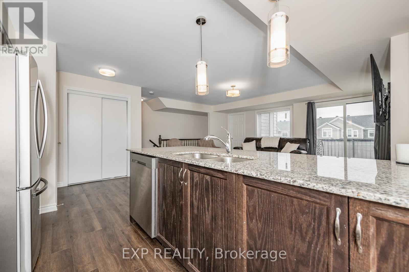 












723 ROUNCEY ROAD

,
Ottawa,




Ontario
K2V0S2

