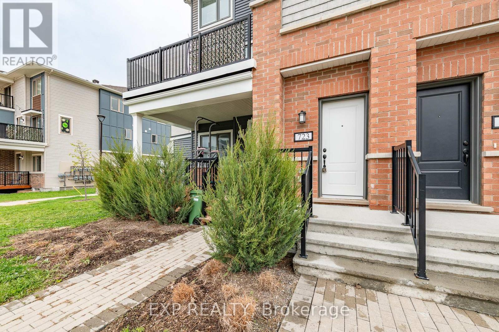 












723 ROUNCEY ROAD

,
Ottawa,




Ontario
K2V0S2

