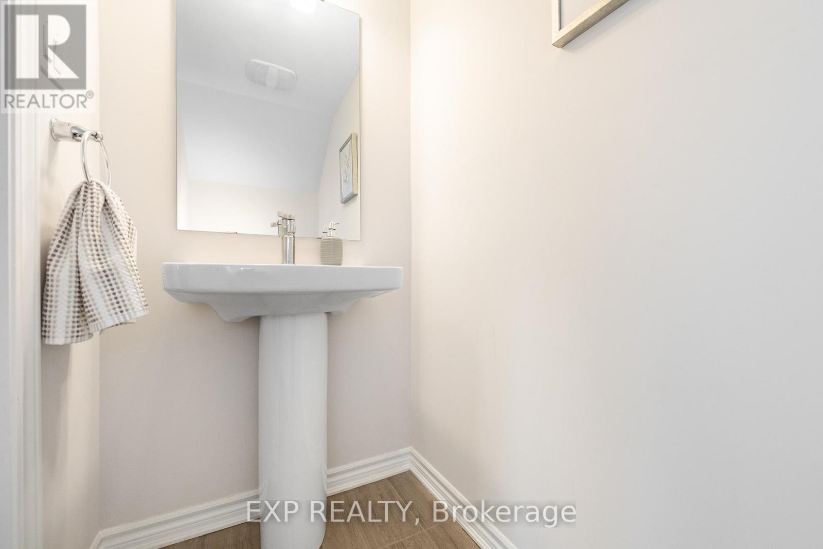 












723 ROUNCEY ROAD

,
Ottawa,




Ontario
K2V0S2

