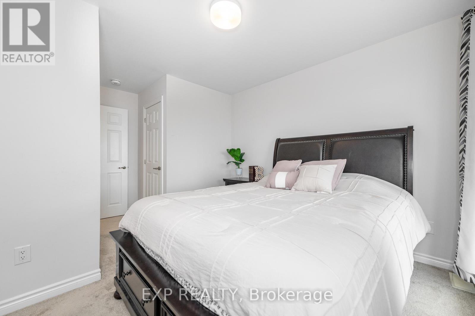 












723 ROUNCEY ROAD

,
Ottawa,




Ontario
K2V0S2

