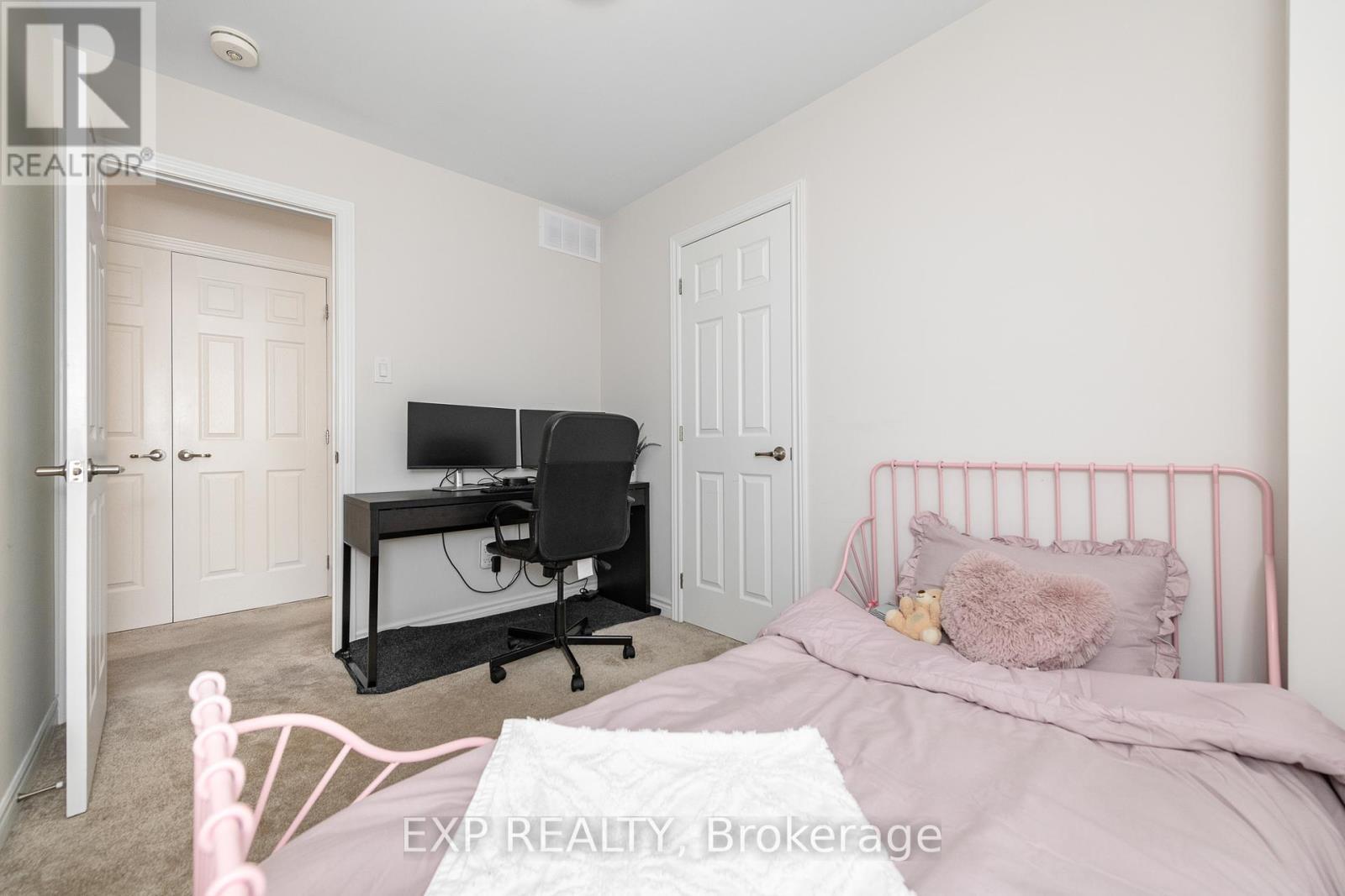 












723 ROUNCEY ROAD

,
Ottawa,




Ontario
K2V0S2

