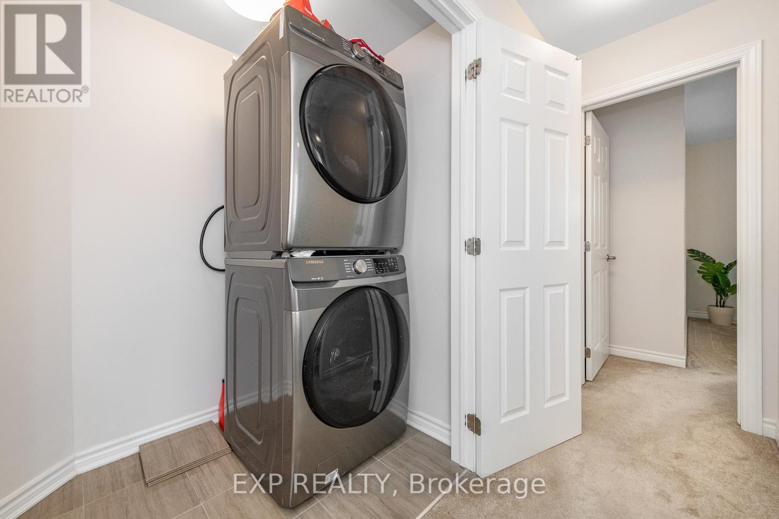 












723 ROUNCEY ROAD

,
Ottawa,




Ontario
K2V0S2

