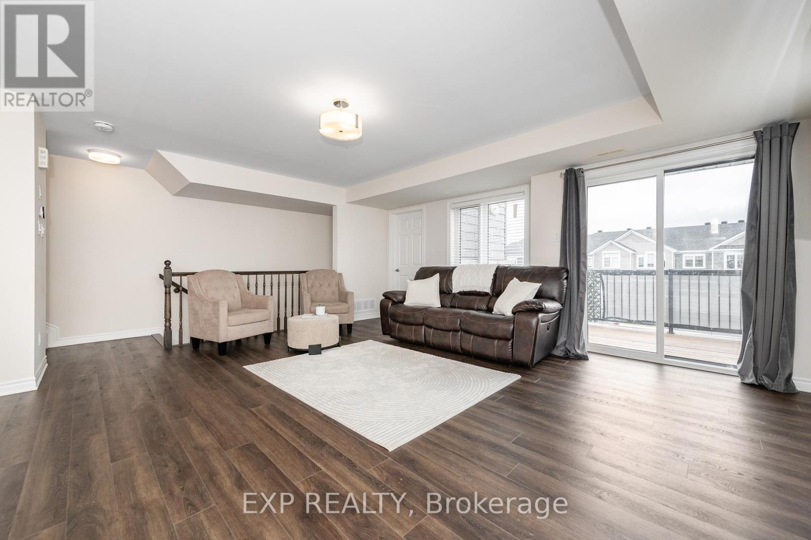 












723 ROUNCEY ROAD

,
Ottawa,




Ontario
K2V0S2

