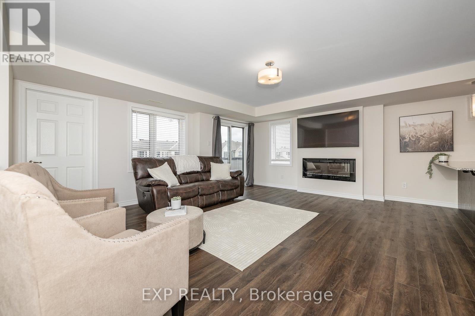 












723 ROUNCEY ROAD

,
Ottawa,




Ontario
K2V0S2

