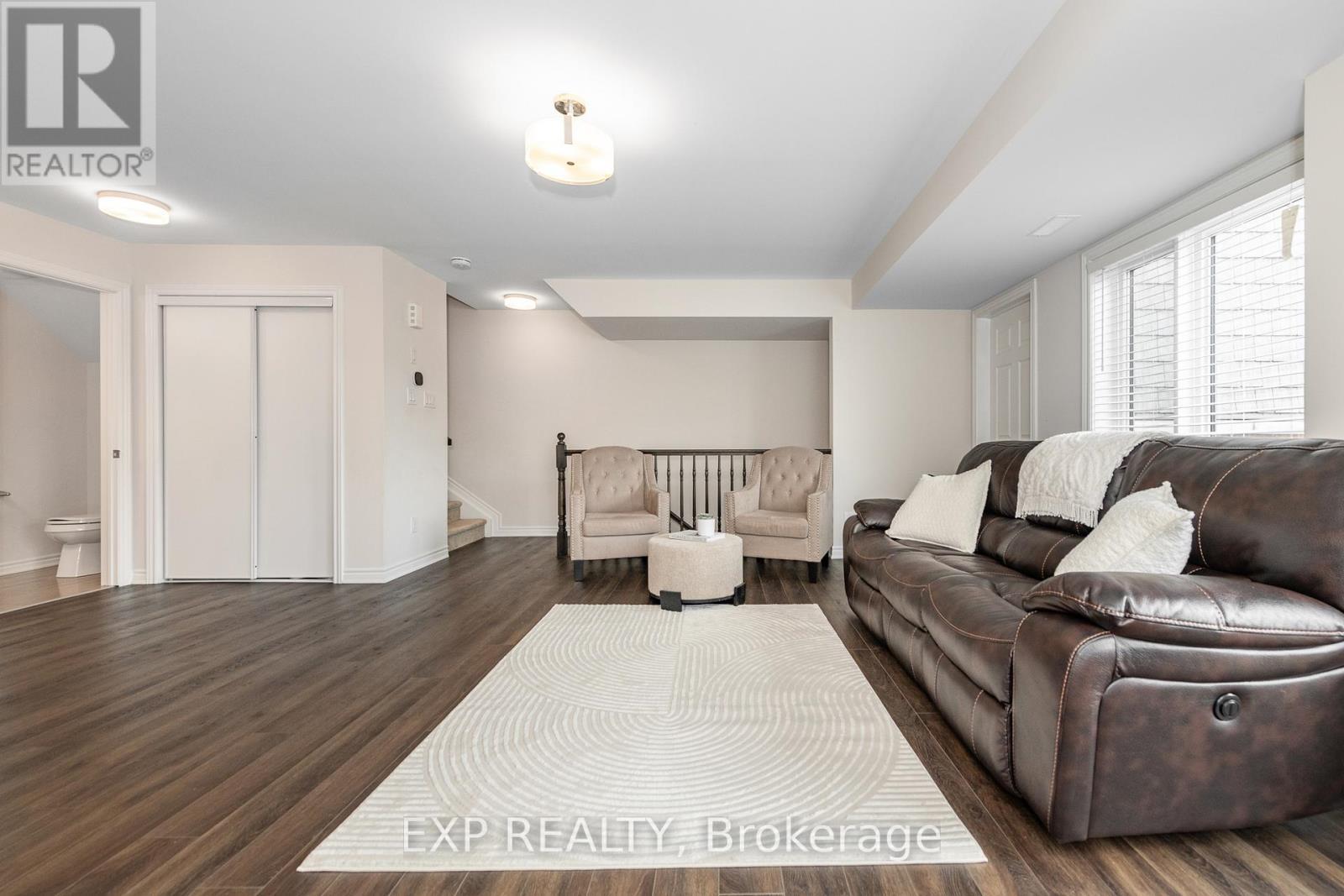












723 ROUNCEY ROAD

,
Ottawa,




Ontario
K2V0S2

