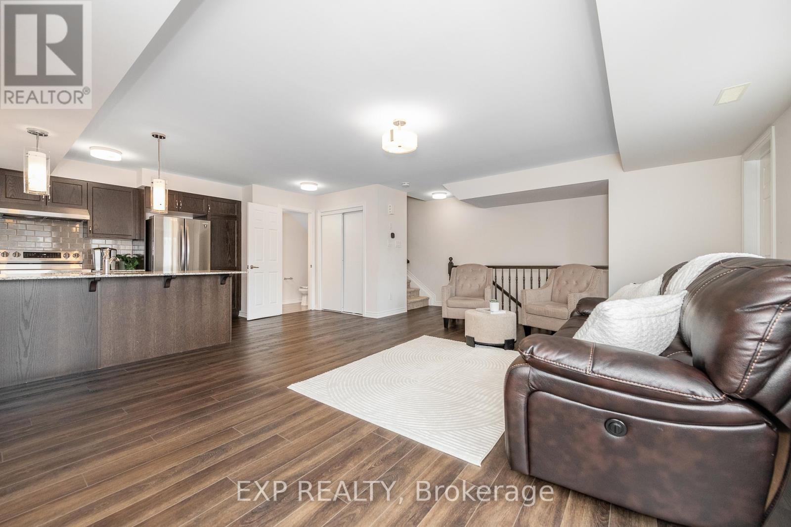 












723 ROUNCEY ROAD

,
Ottawa,




Ontario
K2V0S2

