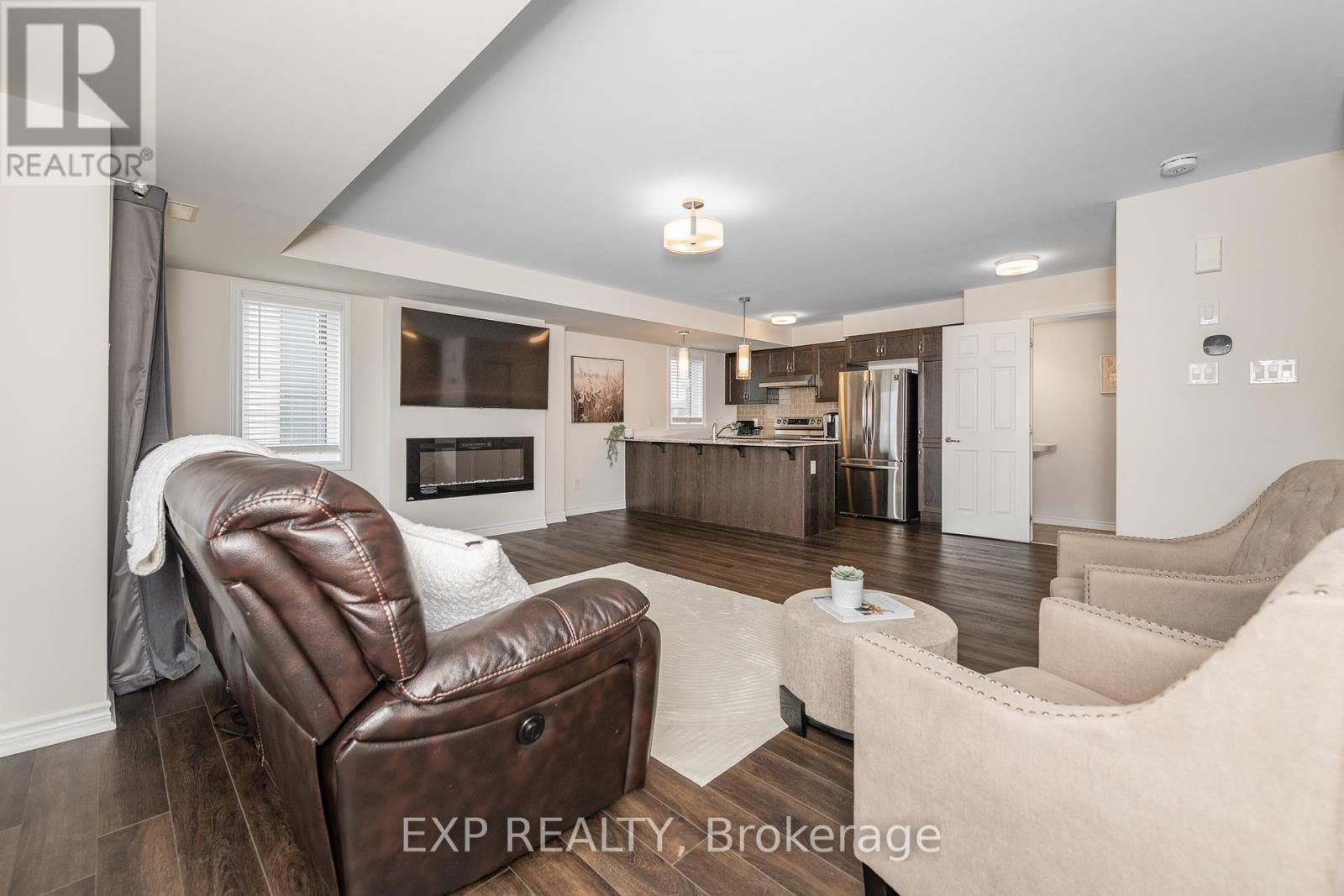 












723 ROUNCEY ROAD

,
Ottawa,




Ontario
K2V0S2

