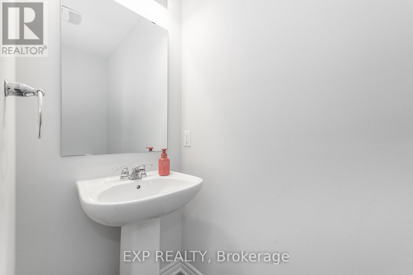 












528 RYE GRASS WAY

,
Ottawa,




Ontario
K2J7A1

