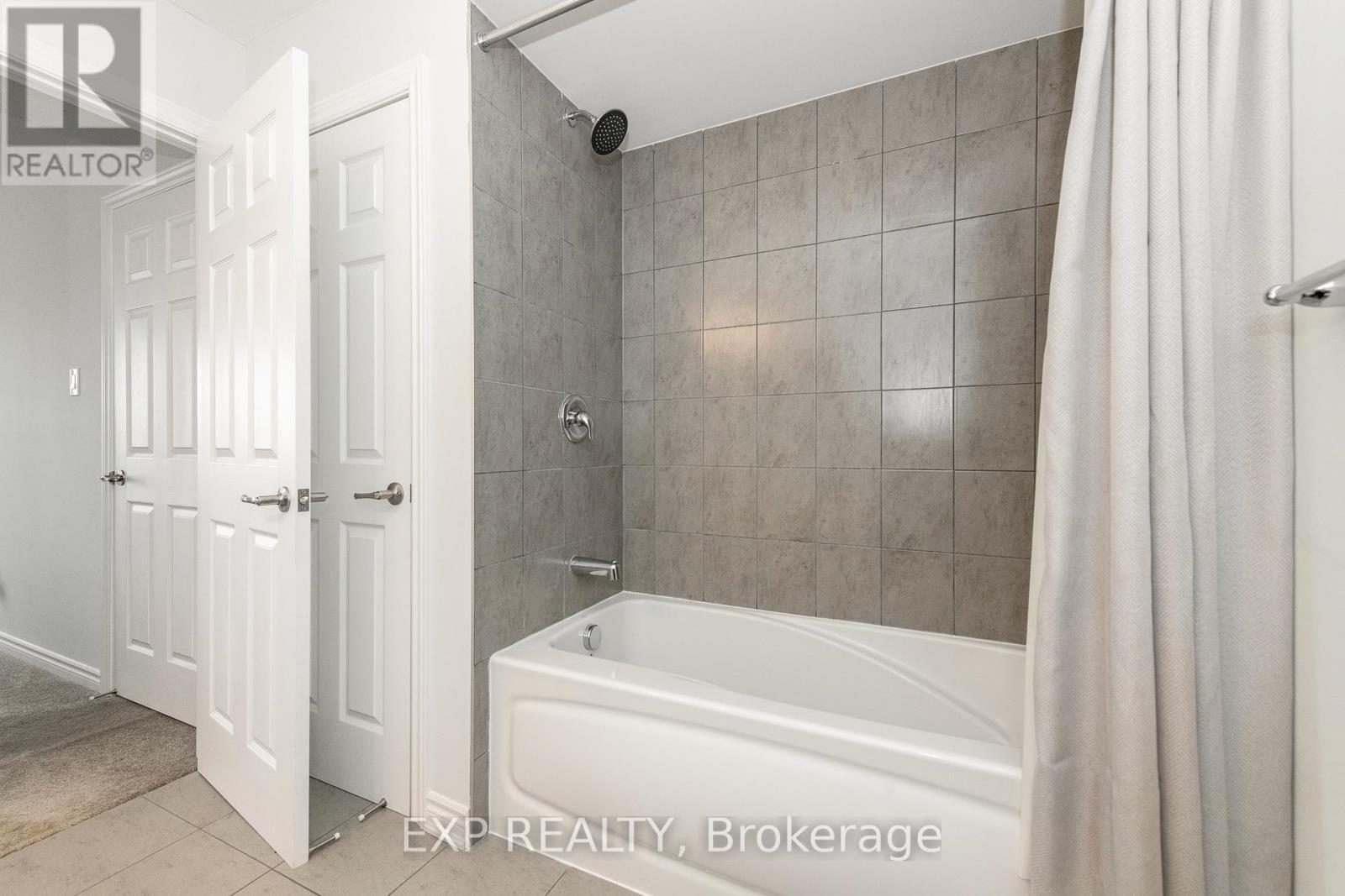 












528 RYE GRASS WAY

,
Ottawa,




Ontario
K2J7A1

