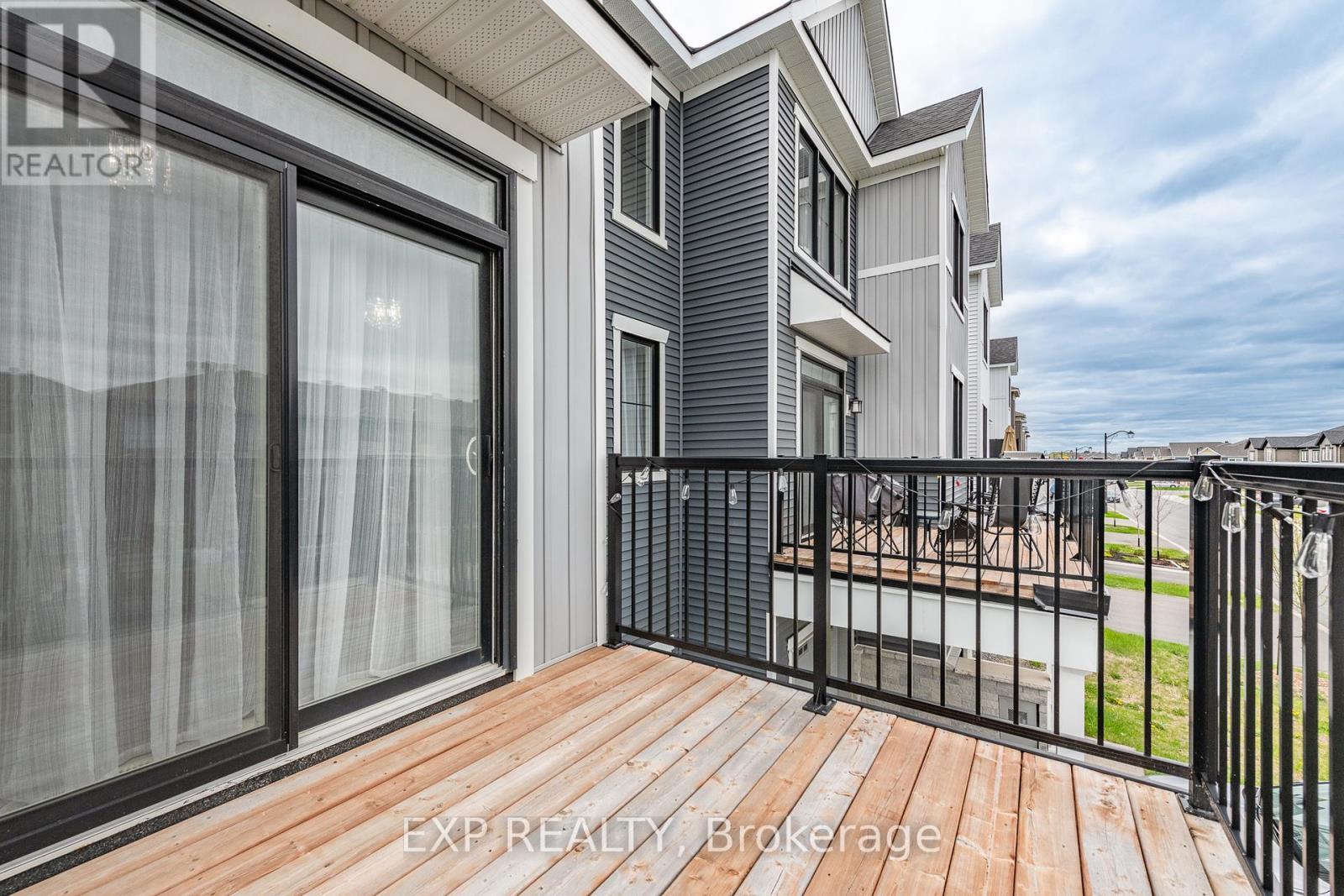 












528 RYE GRASS WAY

,
Ottawa,




Ontario
K2J7A1

