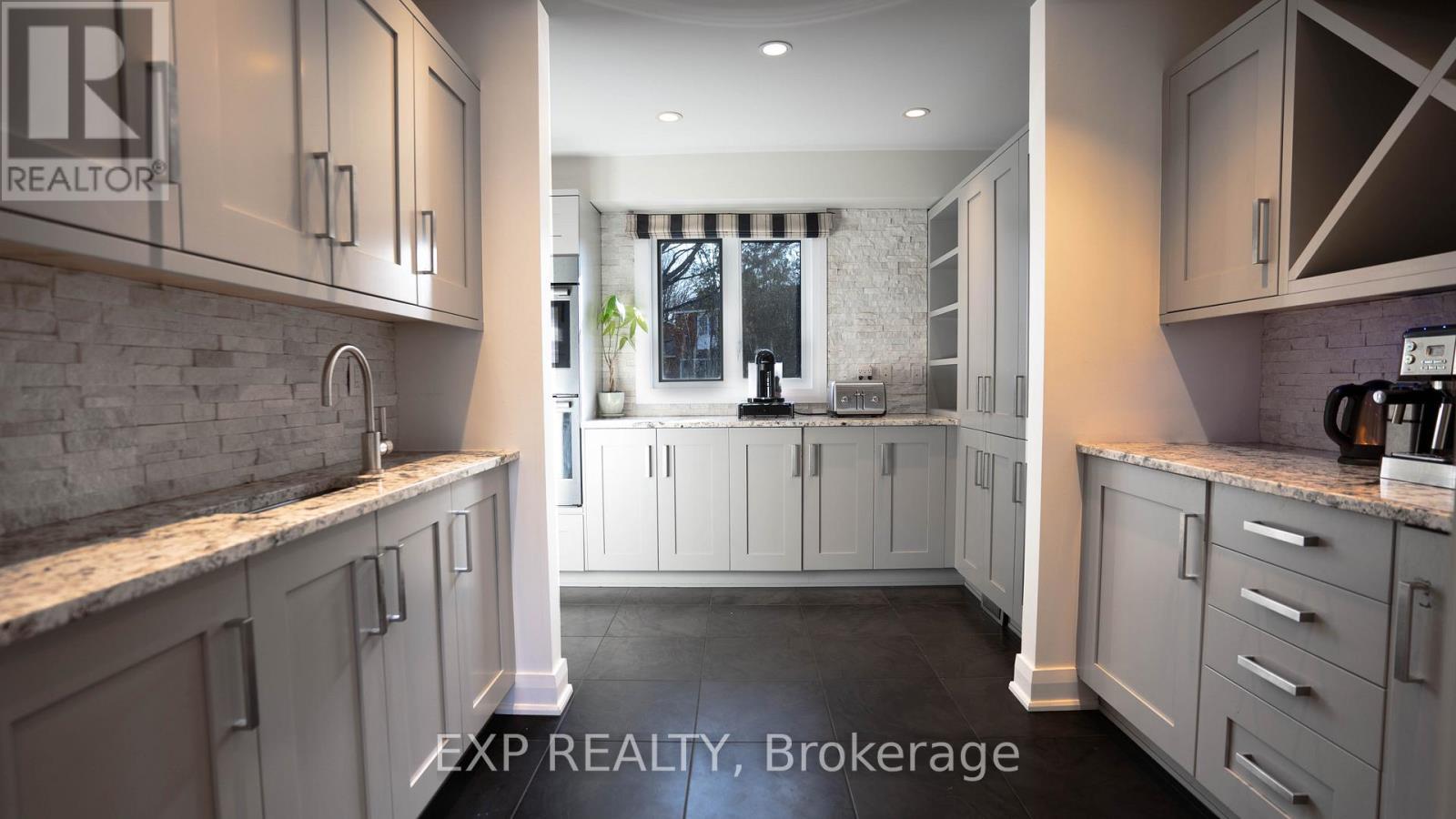 












17 CHESSWOOD COURT

,
Ottawa,




Ontario
K2E7E3

