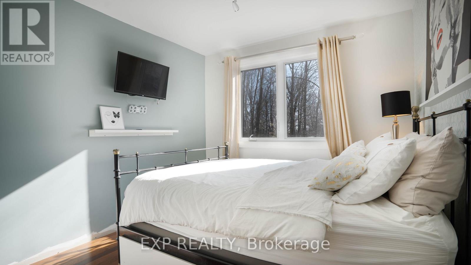 












17 CHESSWOOD COURT

,
Ottawa,




Ontario
K2E7E3

