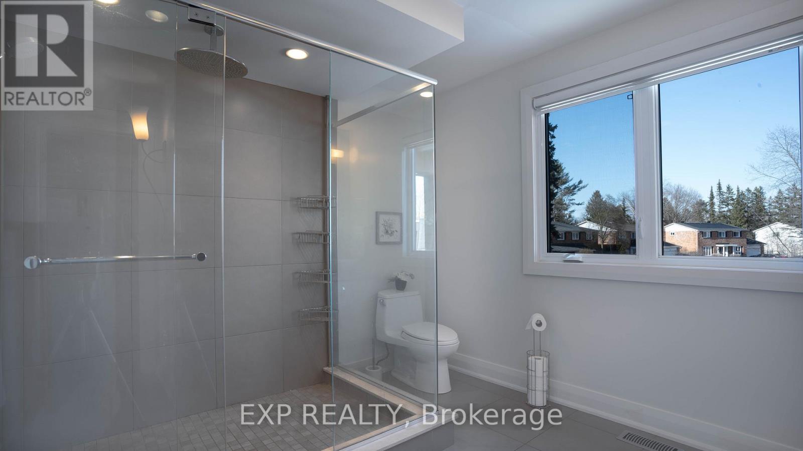 












17 CHESSWOOD COURT

,
Ottawa,




Ontario
K2E7E3

