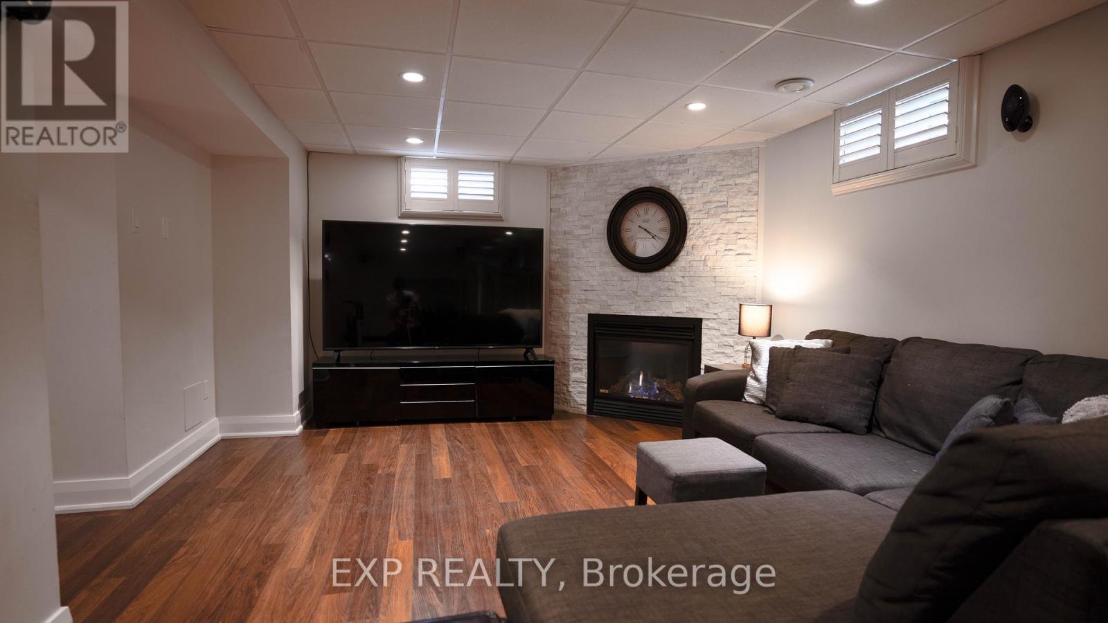 












17 CHESSWOOD COURT

,
Ottawa,




Ontario
K2E7E3


