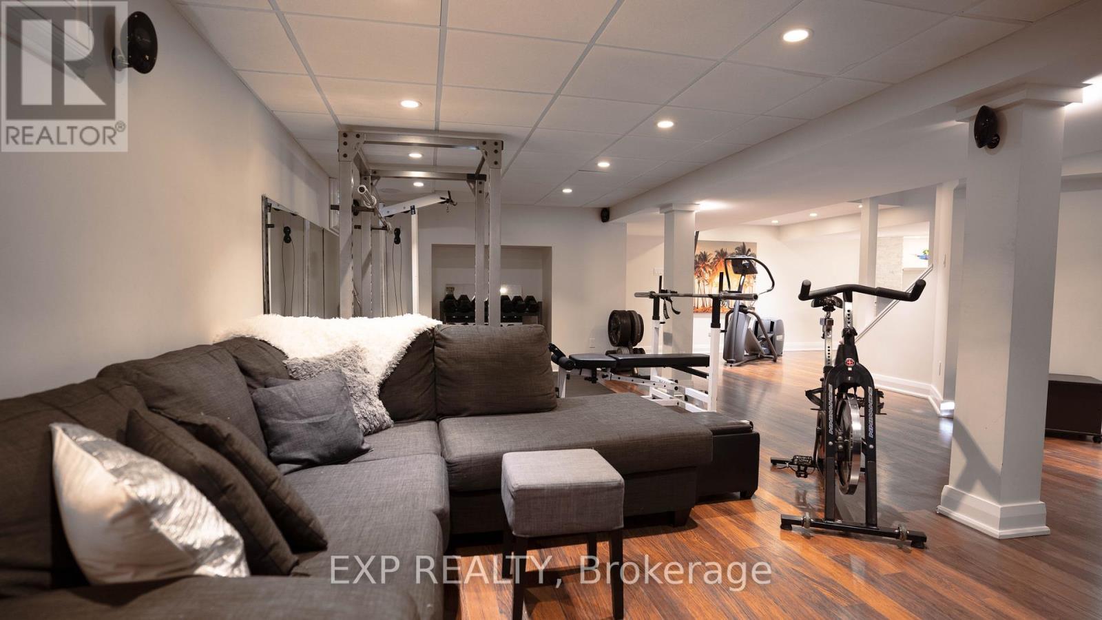 












17 CHESSWOOD COURT

,
Ottawa,




Ontario
K2E7E3

