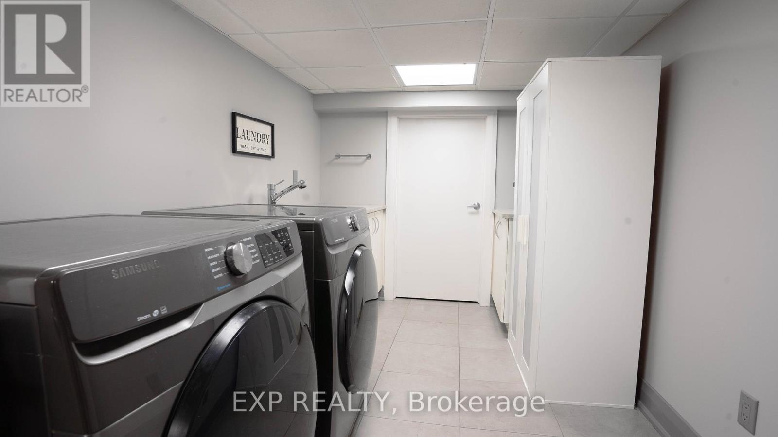 












17 CHESSWOOD COURT

,
Ottawa,




Ontario
K2E7E3

