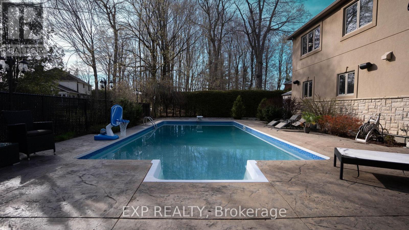 












17 CHESSWOOD COURT

,
Ottawa,




Ontario
K2E7E3

