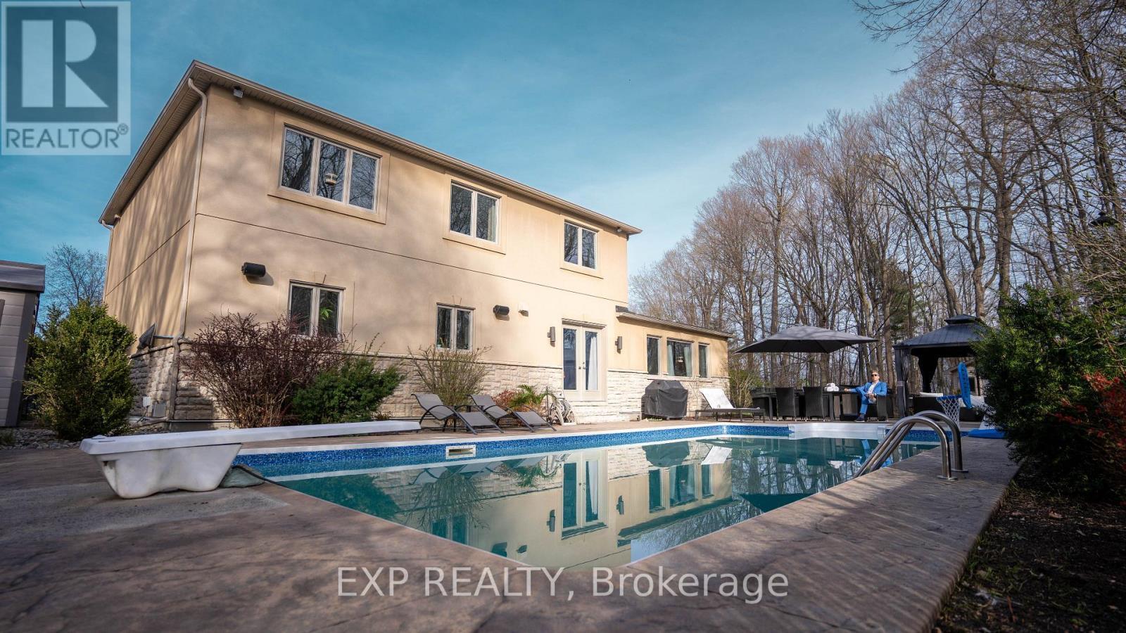 












17 CHESSWOOD COURT

,
Ottawa,




Ontario
K2E7E3

