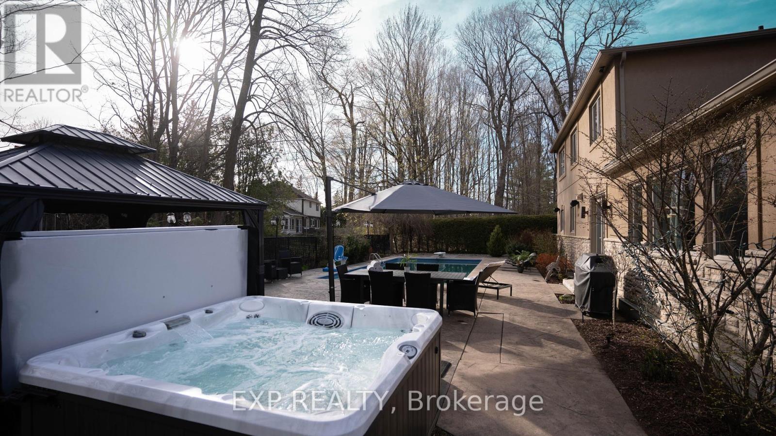 












17 CHESSWOOD COURT

,
Ottawa,




Ontario
K2E7E3

