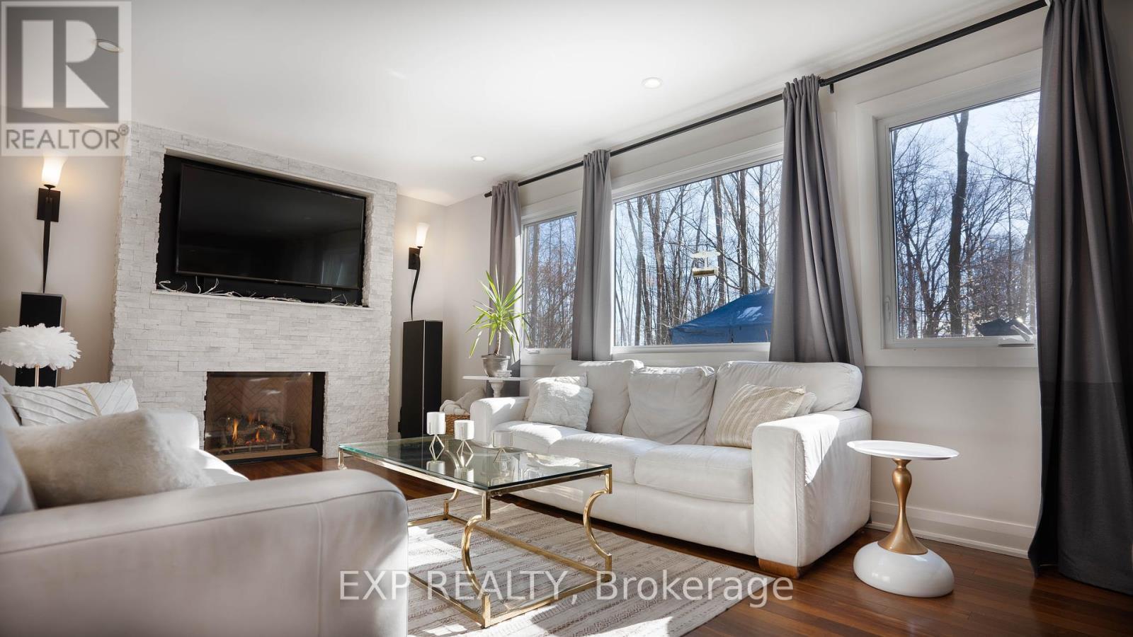 












17 CHESSWOOD COURT

,
Ottawa,




Ontario
K2E7E3

