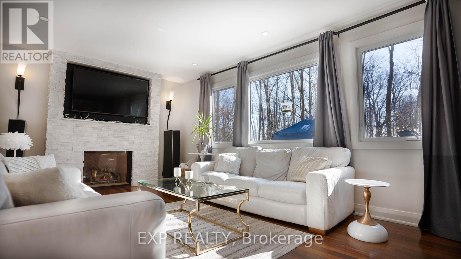 












17 CHESSWOOD COURT

,
Ottawa,




Ontario
K2E7E3


