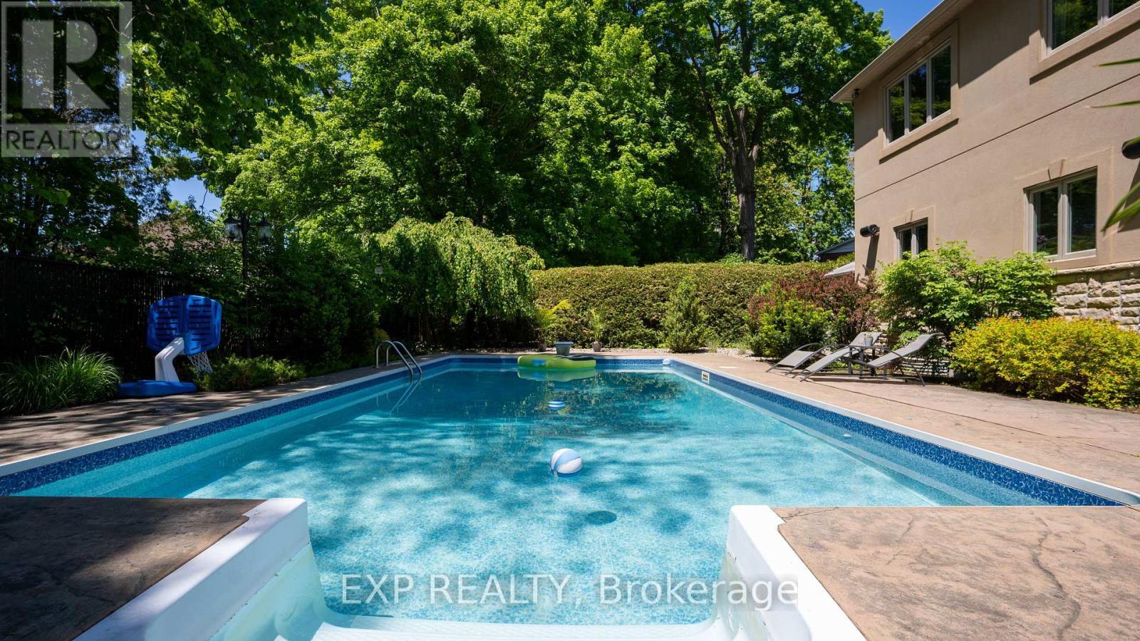 












17 CHESSWOOD COURT

,
Ottawa,




Ontario
K2E7E3

