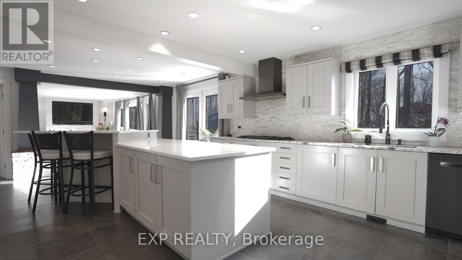 












17 CHESSWOOD COURT

,
Ottawa,




Ontario
K2E7E3


