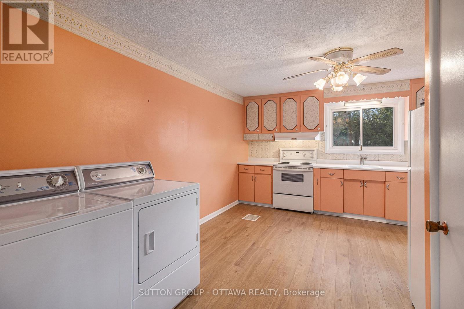 












1341 RAVEN AVENUE

,
Ottawa,




Ontario
K1Z7Y3

