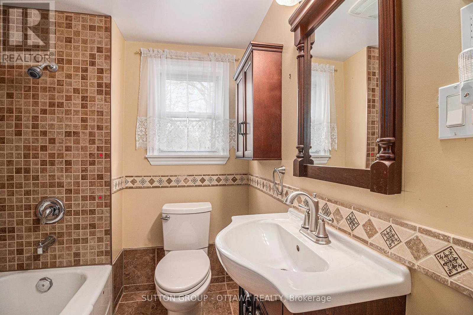 












1341 RAVEN AVENUE

,
Ottawa,




Ontario
K1Z7Y3

