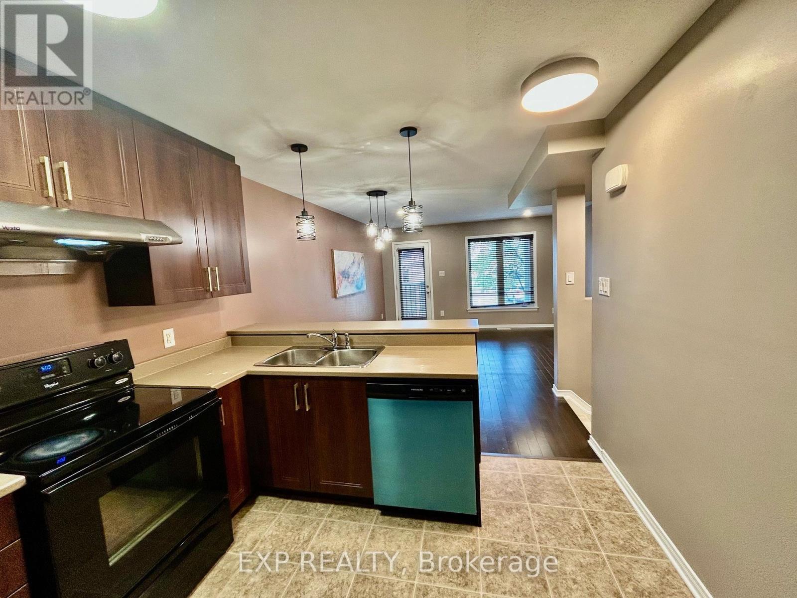 












208 SHANLY PRIVATE

,
Ottawa,




Ontario
K2J5X6

