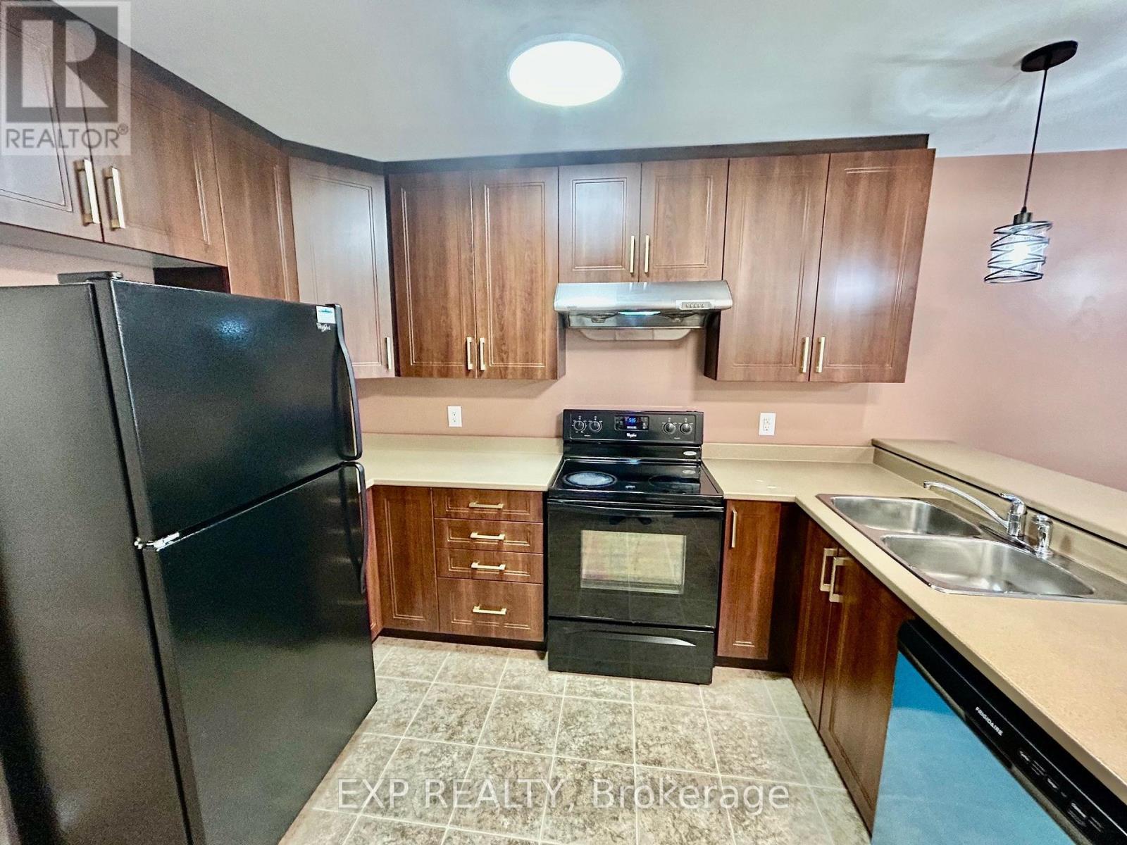












208 SHANLY PRIVATE

,
Ottawa,




Ontario
K2J5X6

