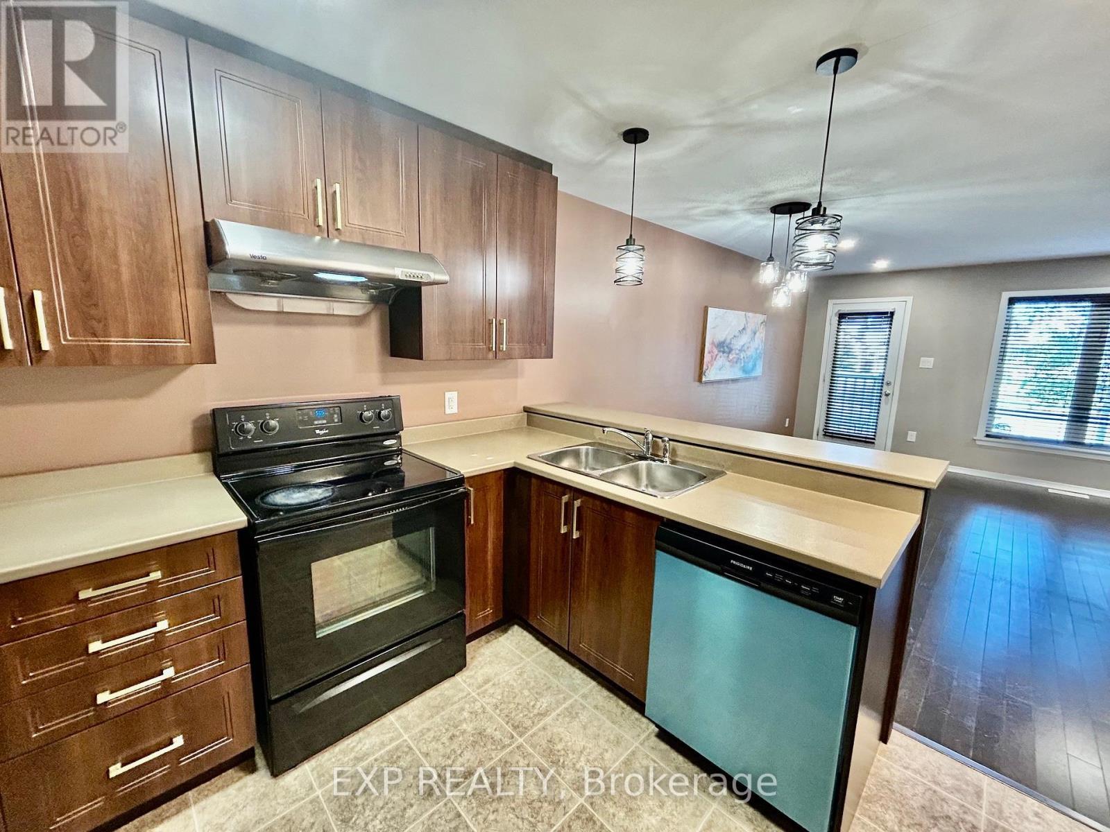 












208 SHANLY PRIVATE

,
Ottawa,




Ontario
K2J5X6

