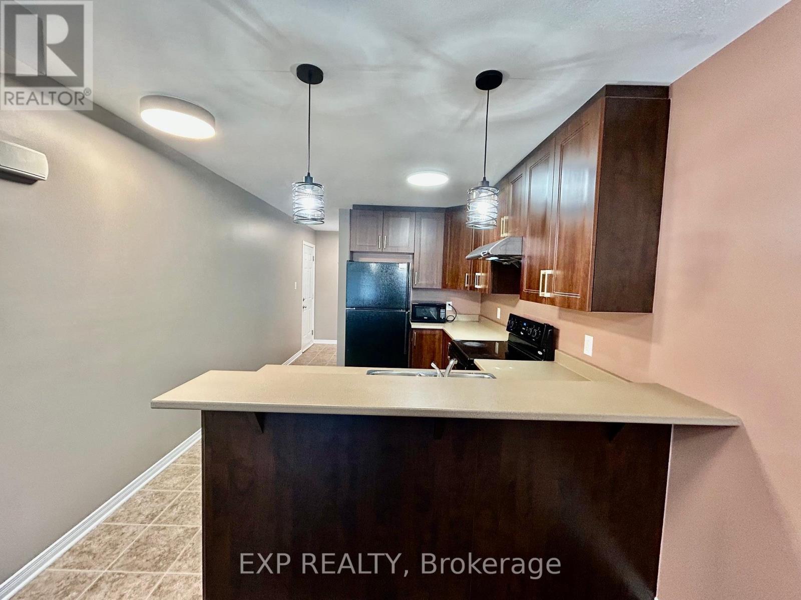 












208 SHANLY PRIVATE

,
Ottawa,




Ontario
K2J5X6

