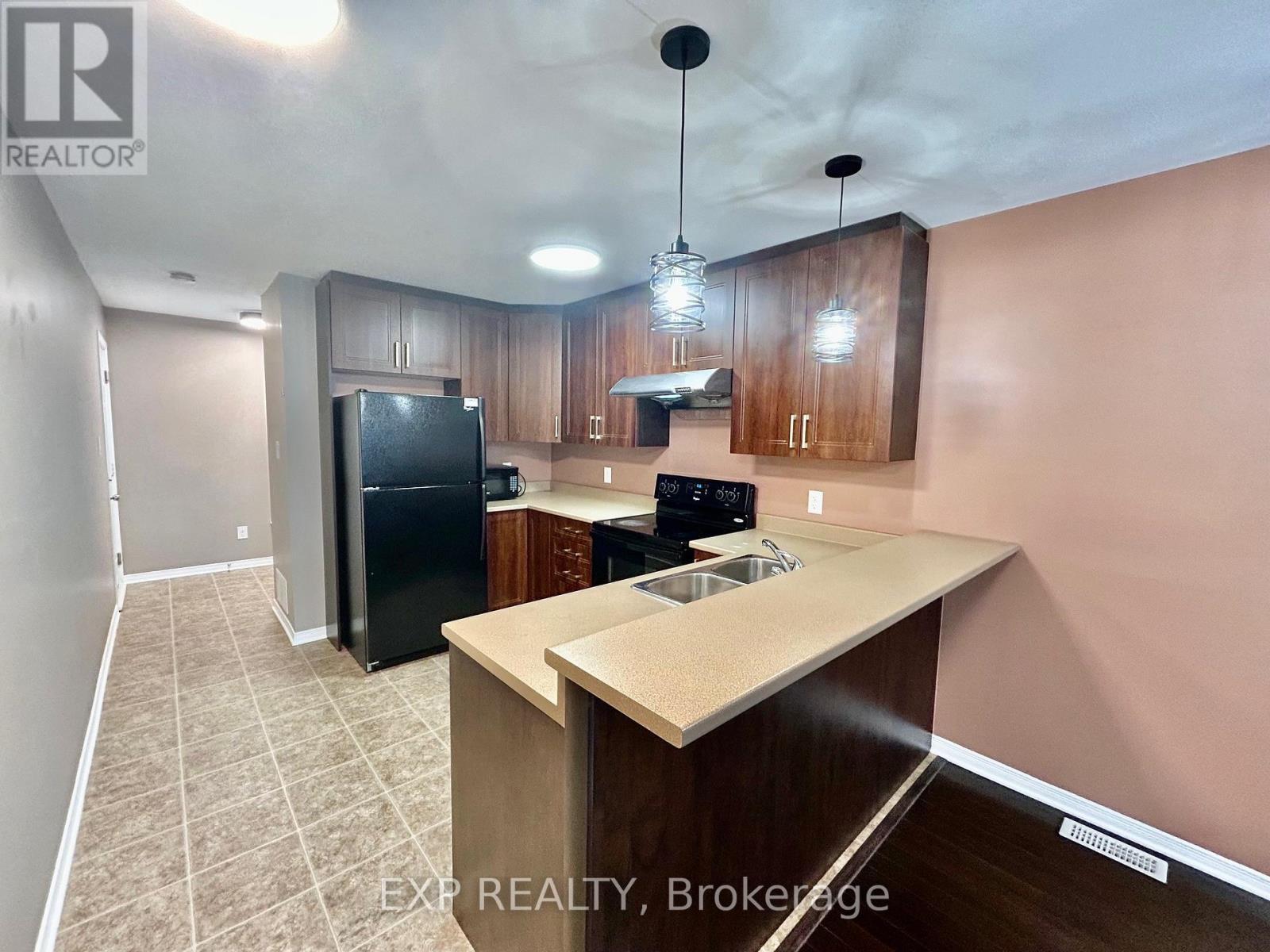 












208 SHANLY PRIVATE

,
Ottawa,




Ontario
K2J5X6

