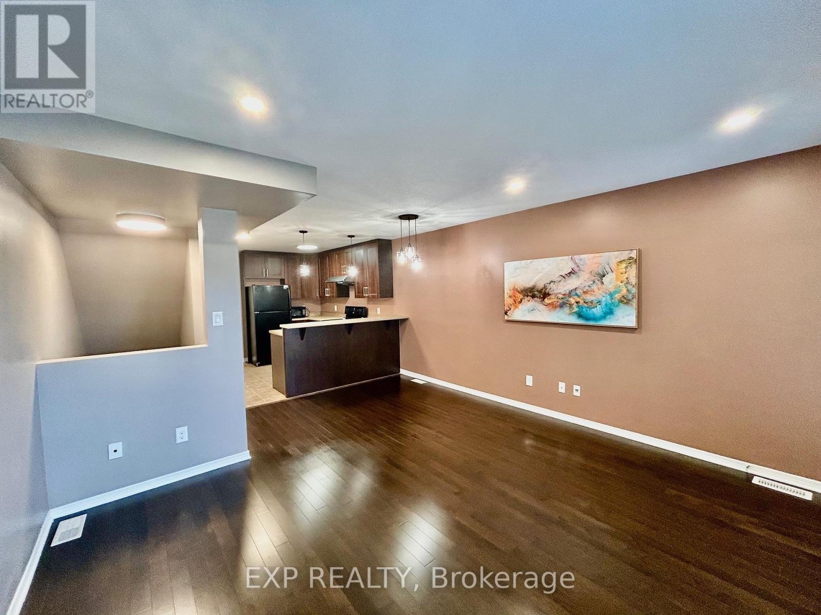 












208 SHANLY PRIVATE

,
Ottawa,




Ontario
K2J5X6

