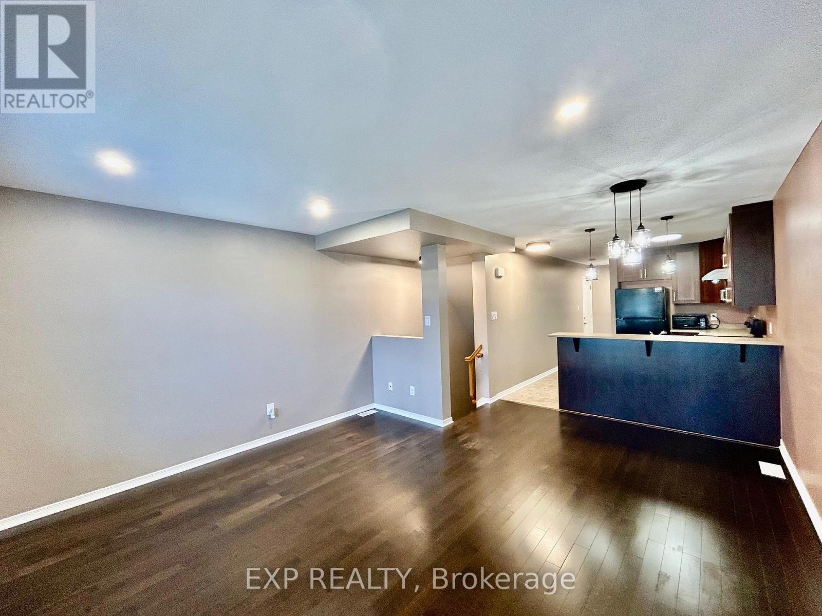 












208 SHANLY PRIVATE

,
Ottawa,




Ontario
K2J5X6

