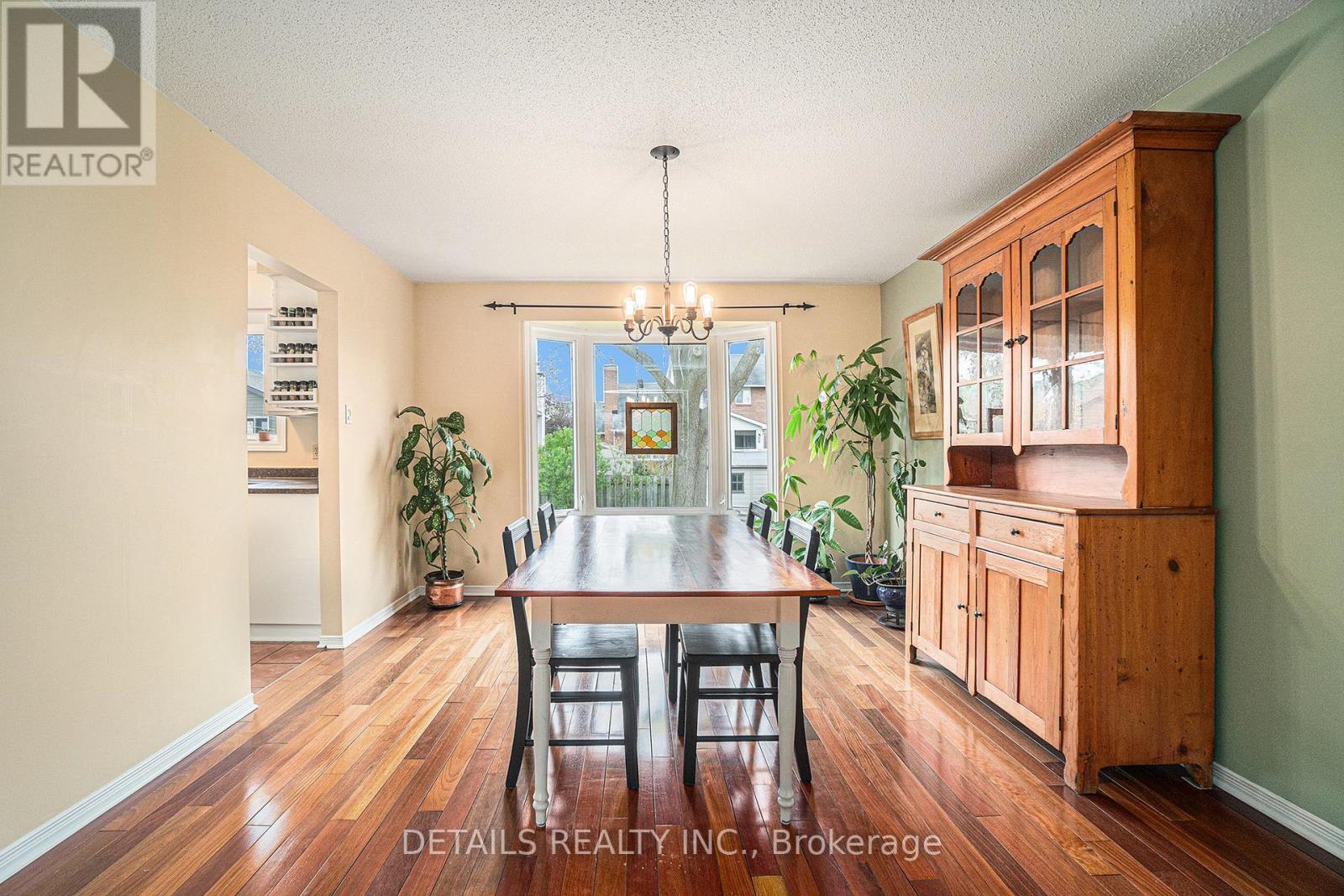 












221 MACDOUGALL STREET

,
Russell,




Ontario
K4R1A5

