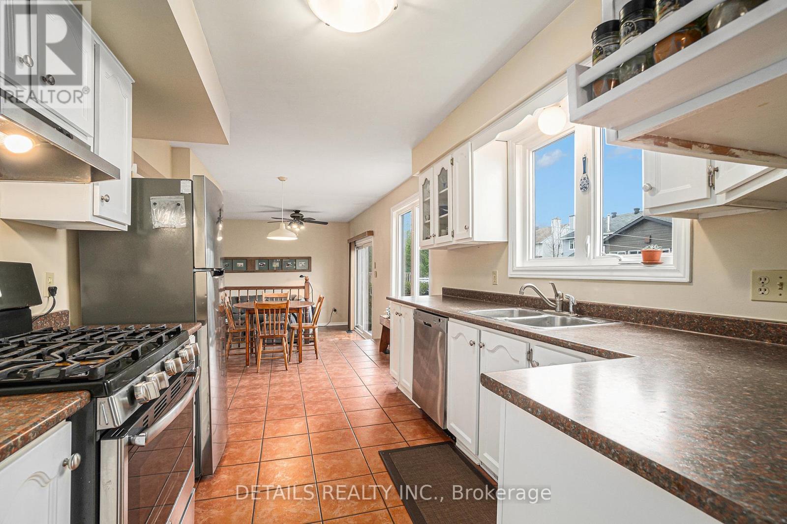 












221 MACDOUGALL STREET

,
Russell,




Ontario
K4R1A5

