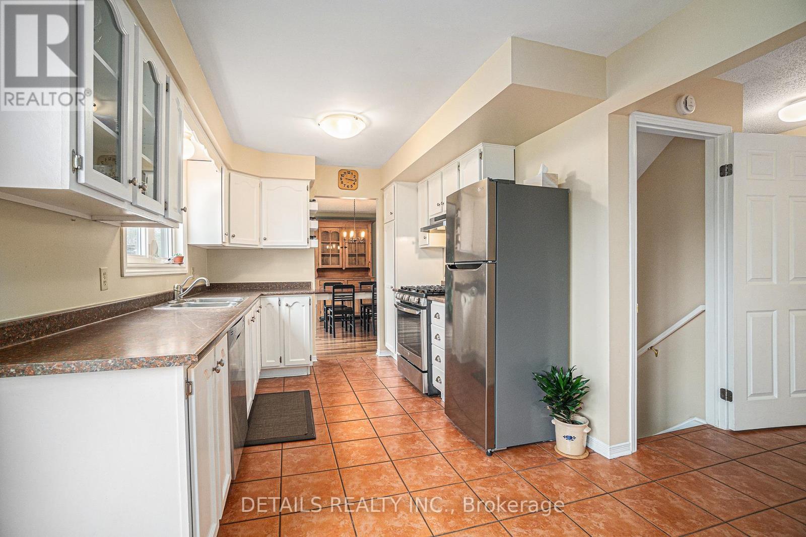 












221 MACDOUGALL STREET

,
Russell,




Ontario
K4R1A5

