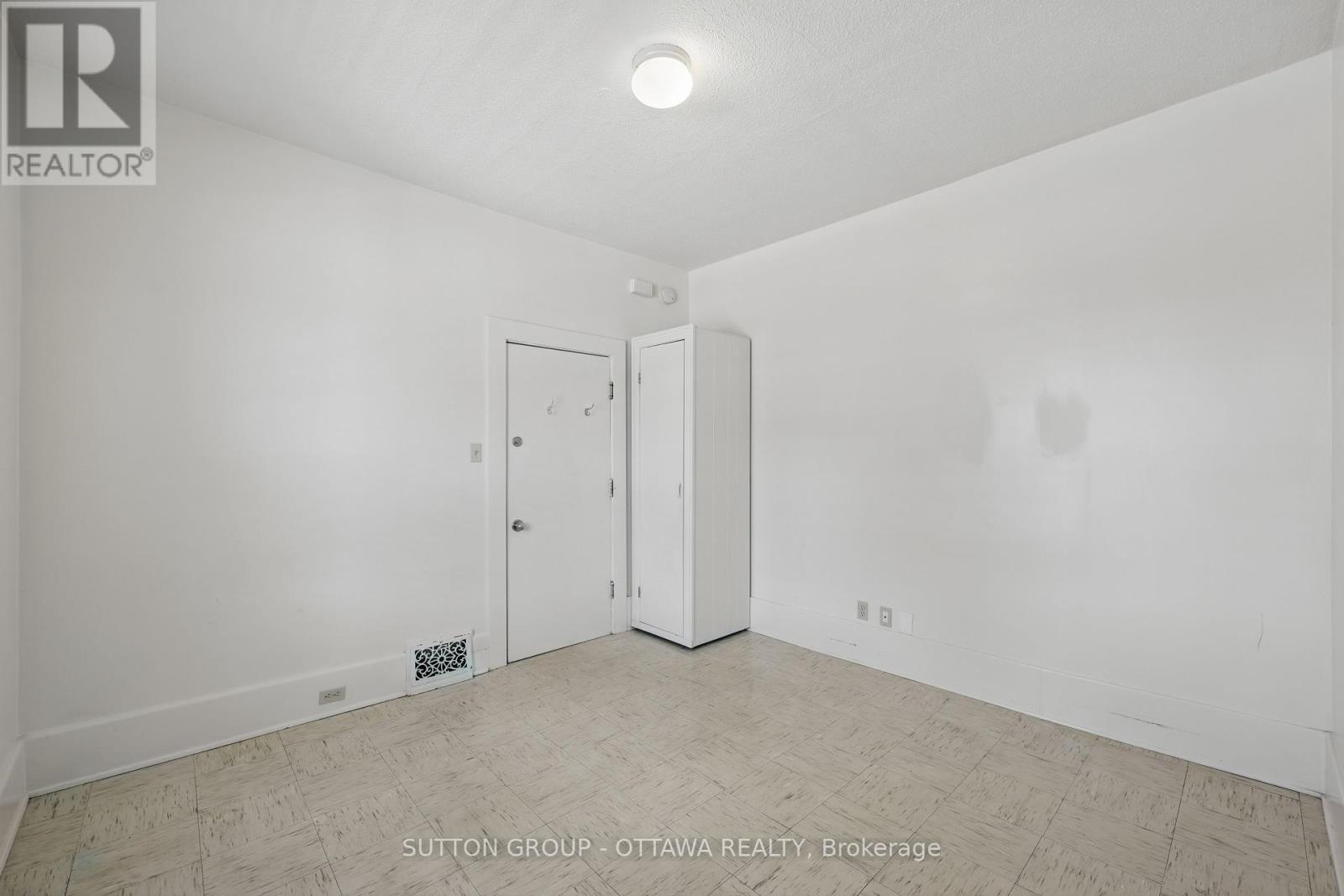 












265 PARKDALE AVENUE

,
Ottawa,




Ontario
K1Y1G1

