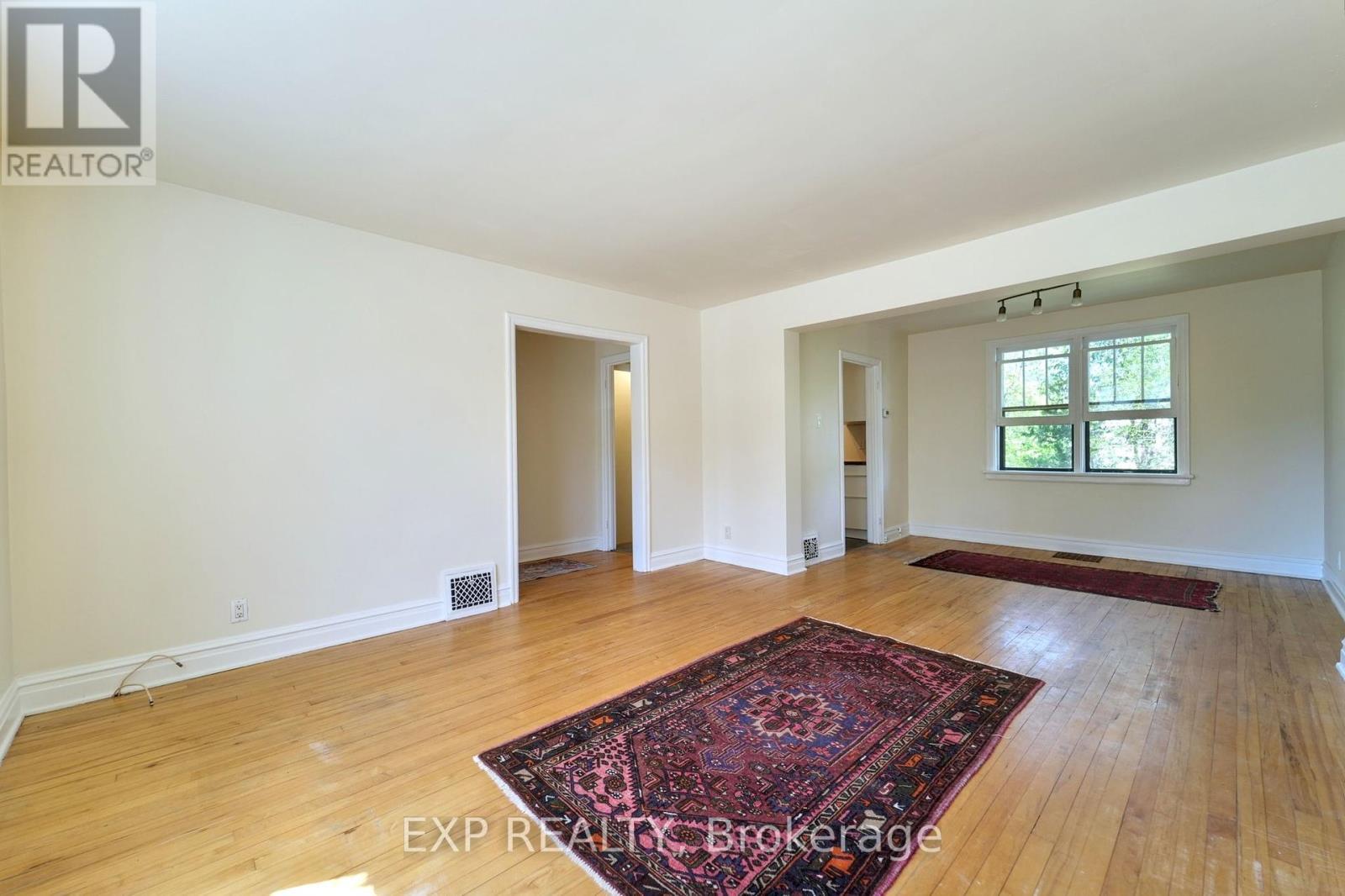 












7 RALEIGH STREET

,
Ottawa,




Ontario
K1S3C3

