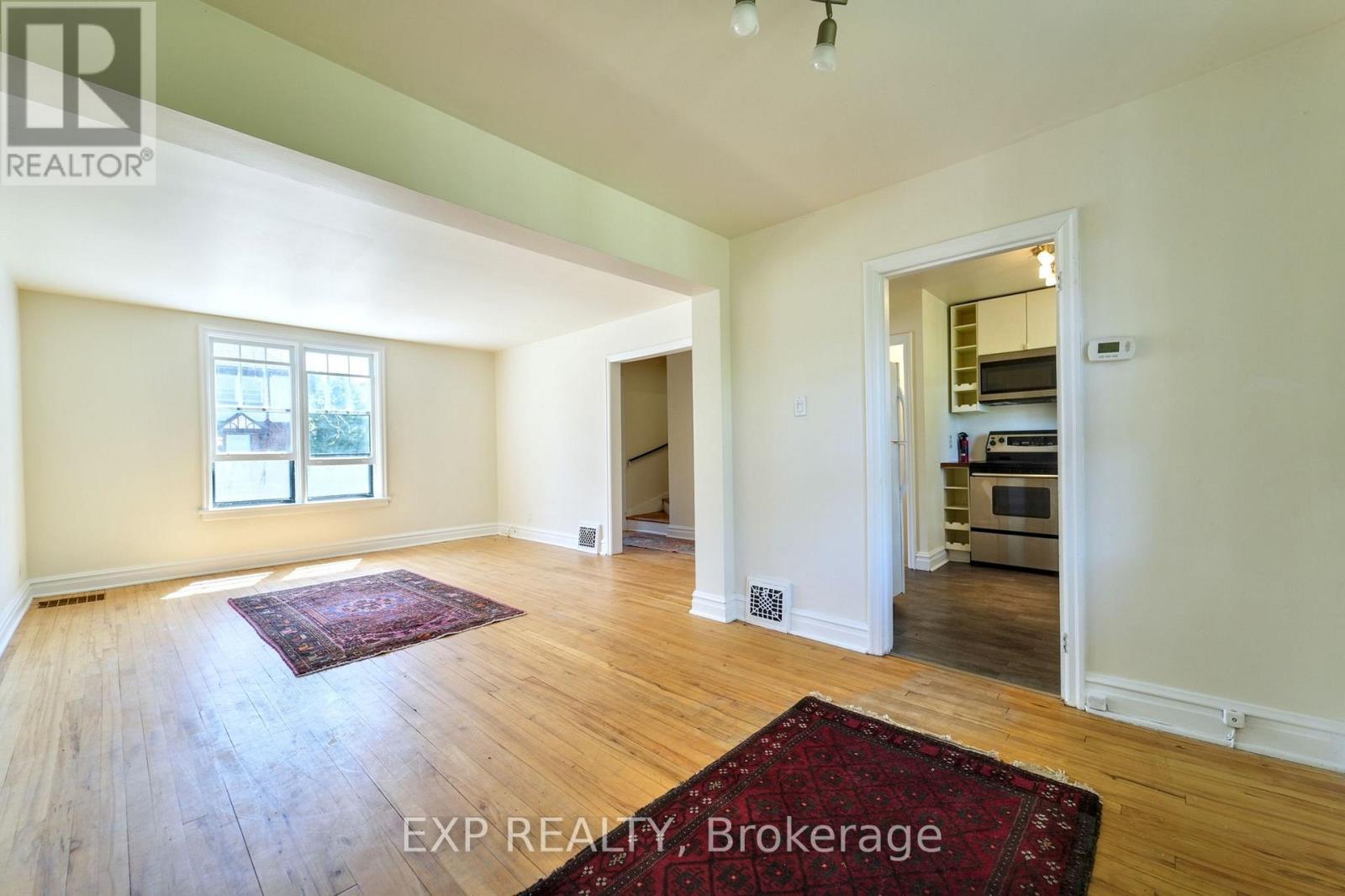 












7 RALEIGH STREET

,
Ottawa,




Ontario
K1S3C3

