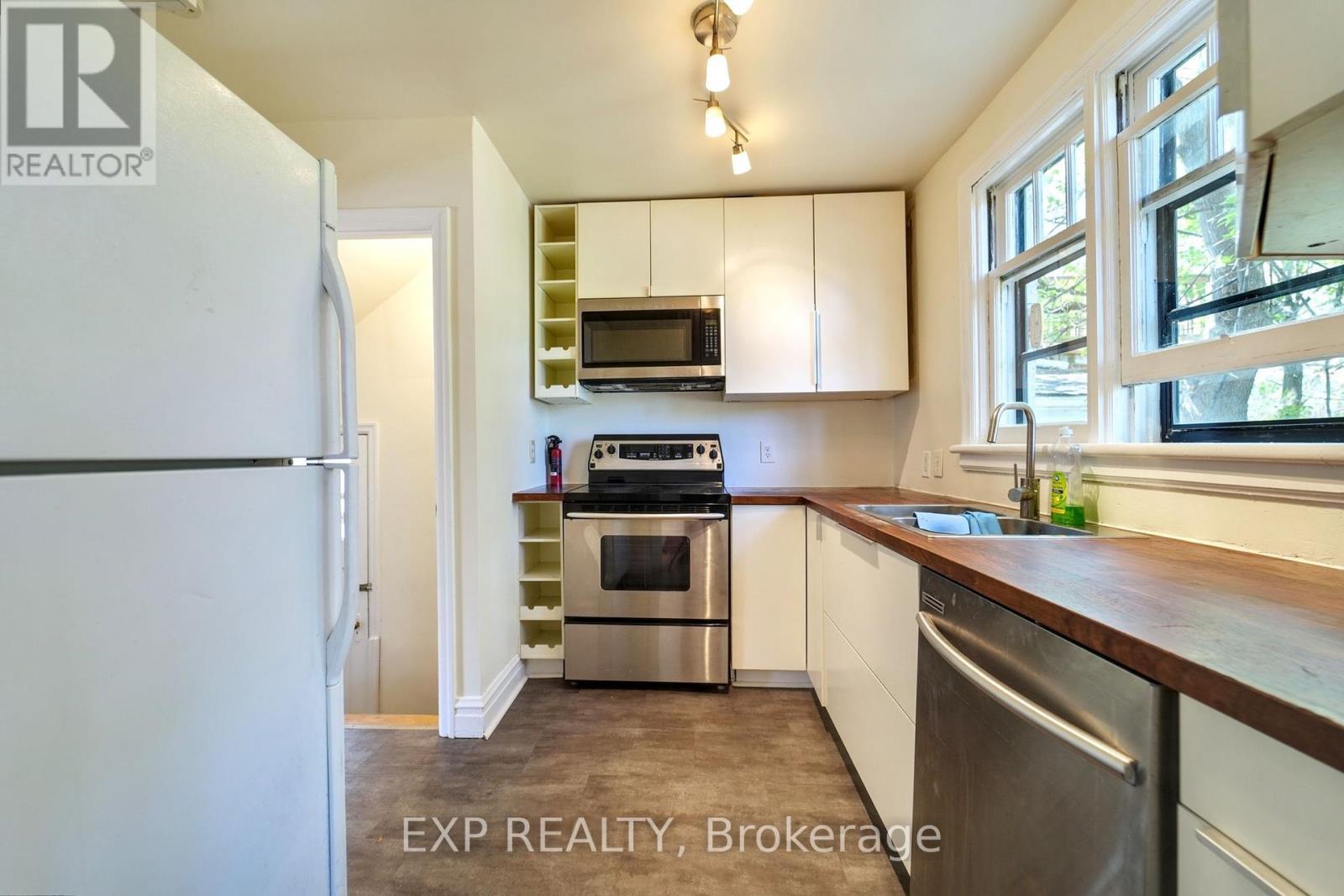 












7 RALEIGH STREET

,
Ottawa,




Ontario
K1S3C3

