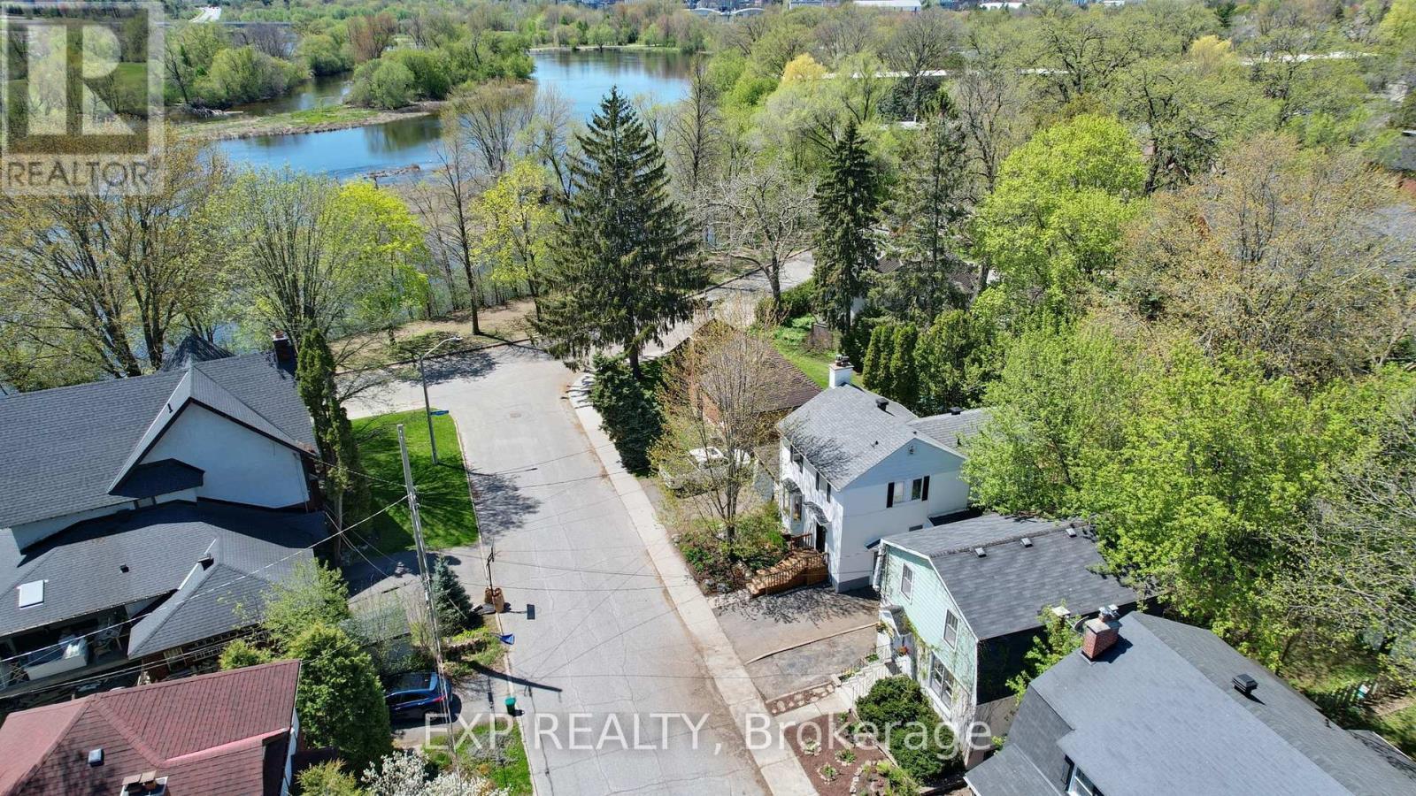 












7 RALEIGH STREET

,
Ottawa,




Ontario
K1S3C3

