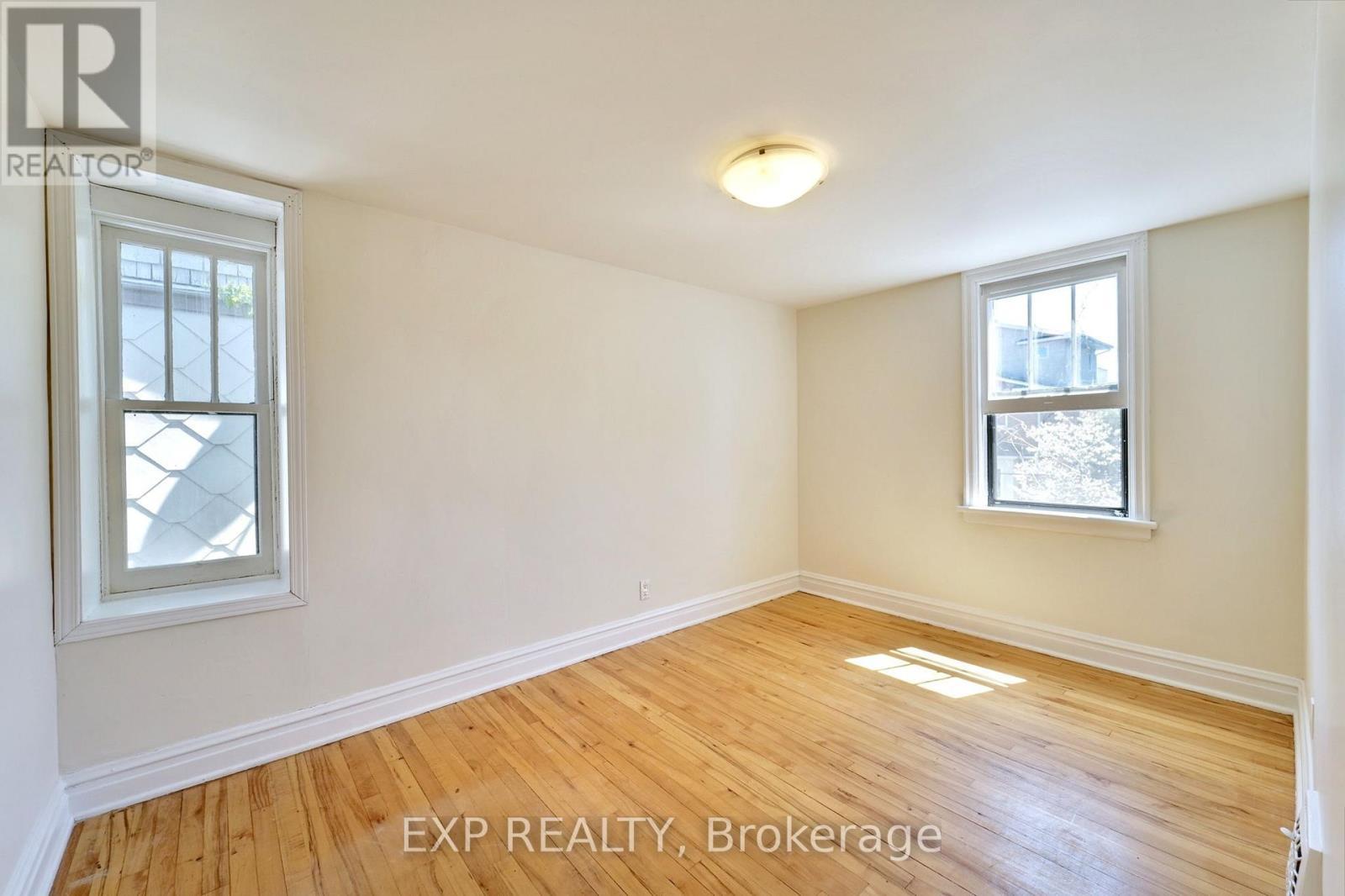 












7 RALEIGH STREET

,
Ottawa,




Ontario
K1S3C3

